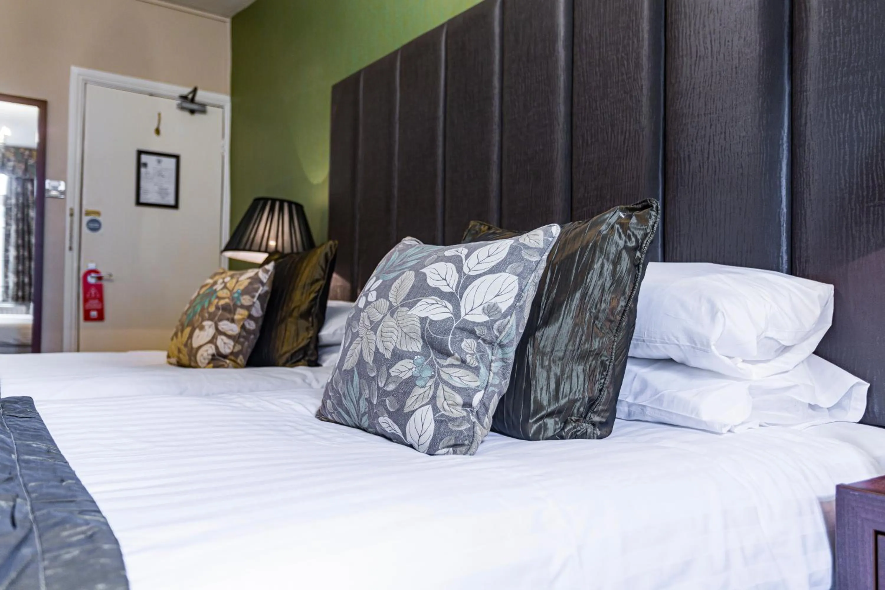 Bedroom, Bed in The Royal Oak Hotel, Welshpool - The Coaching Inn Group