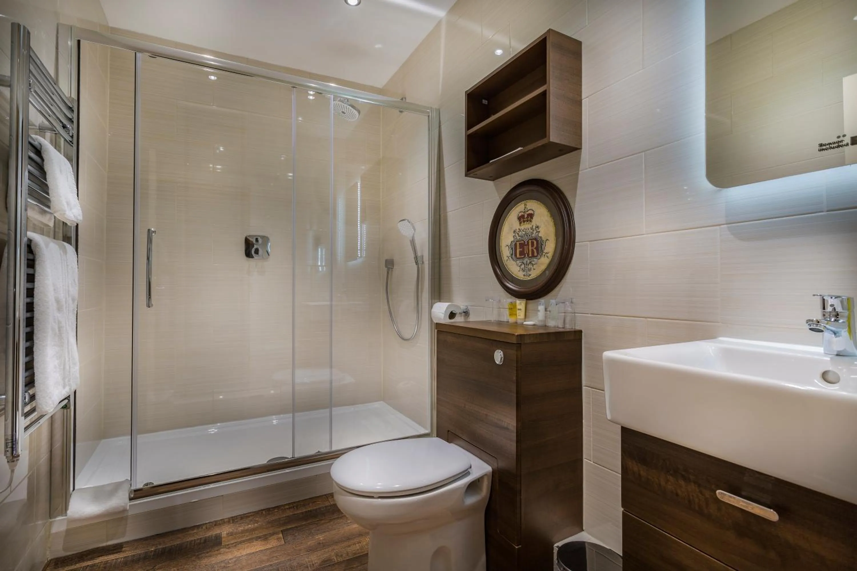 Bathroom in The Royal Oak Hotel, Welshpool - The Coaching Inn Group