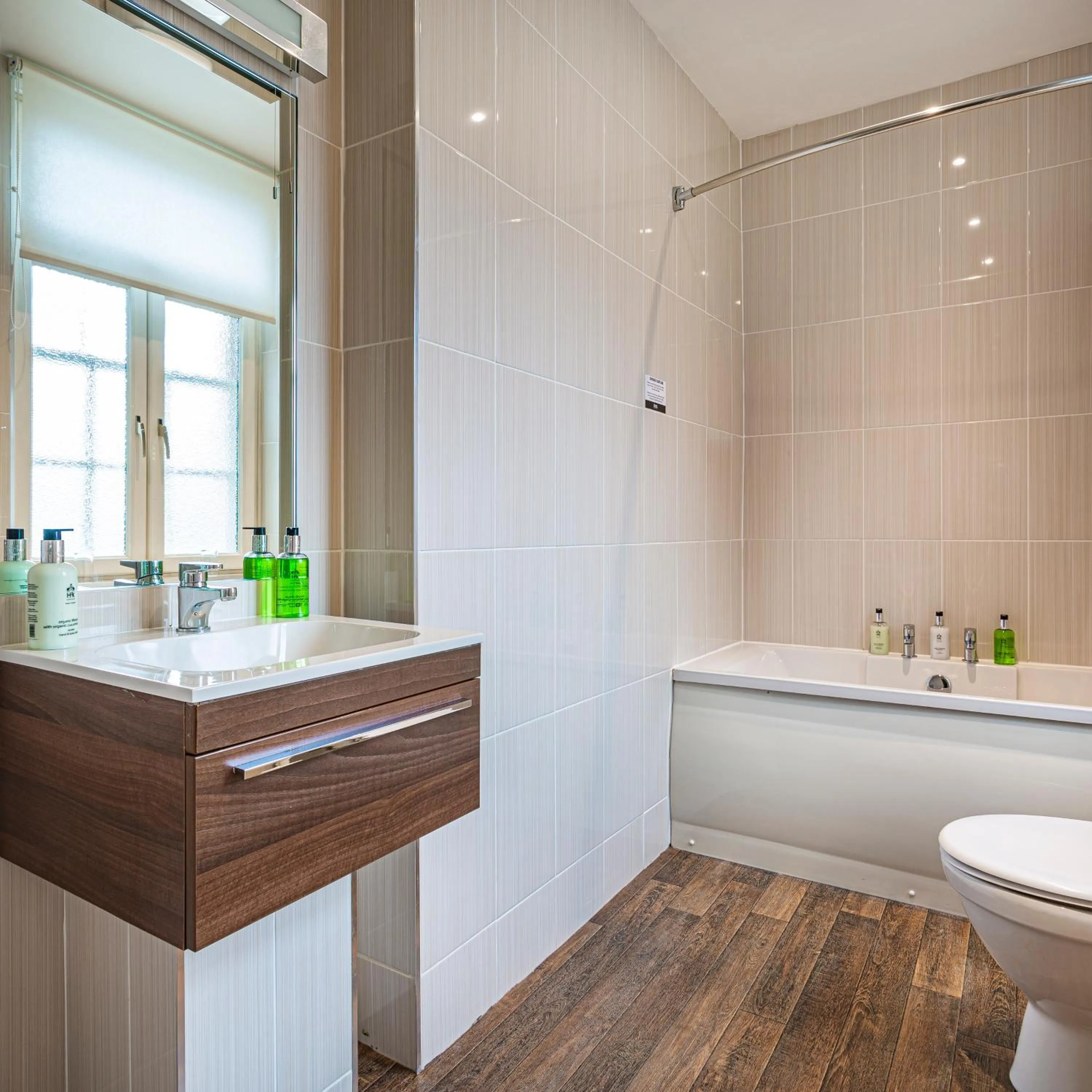Bathroom in The Royal Oak Hotel, Welshpool - The Coaching Inn Group