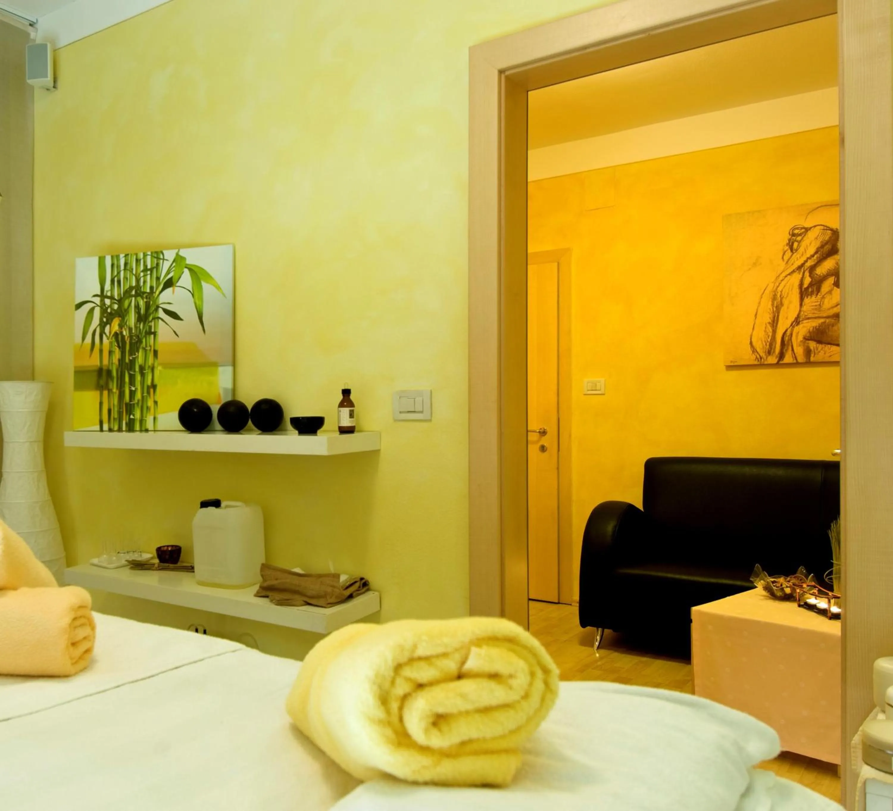 Massage, Bed in Hotel Engel