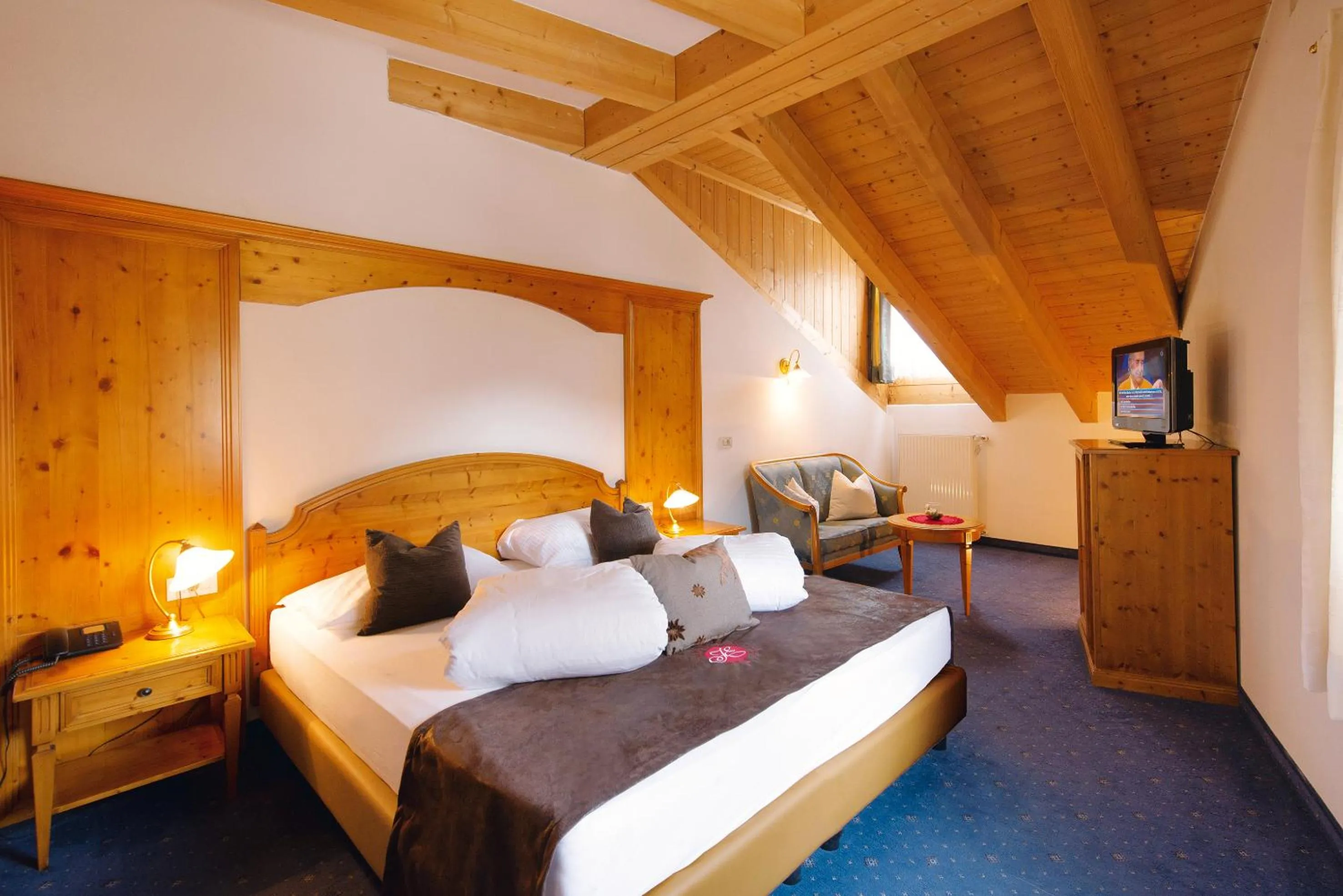 Photo of the whole room, Bed in Hotel Engel