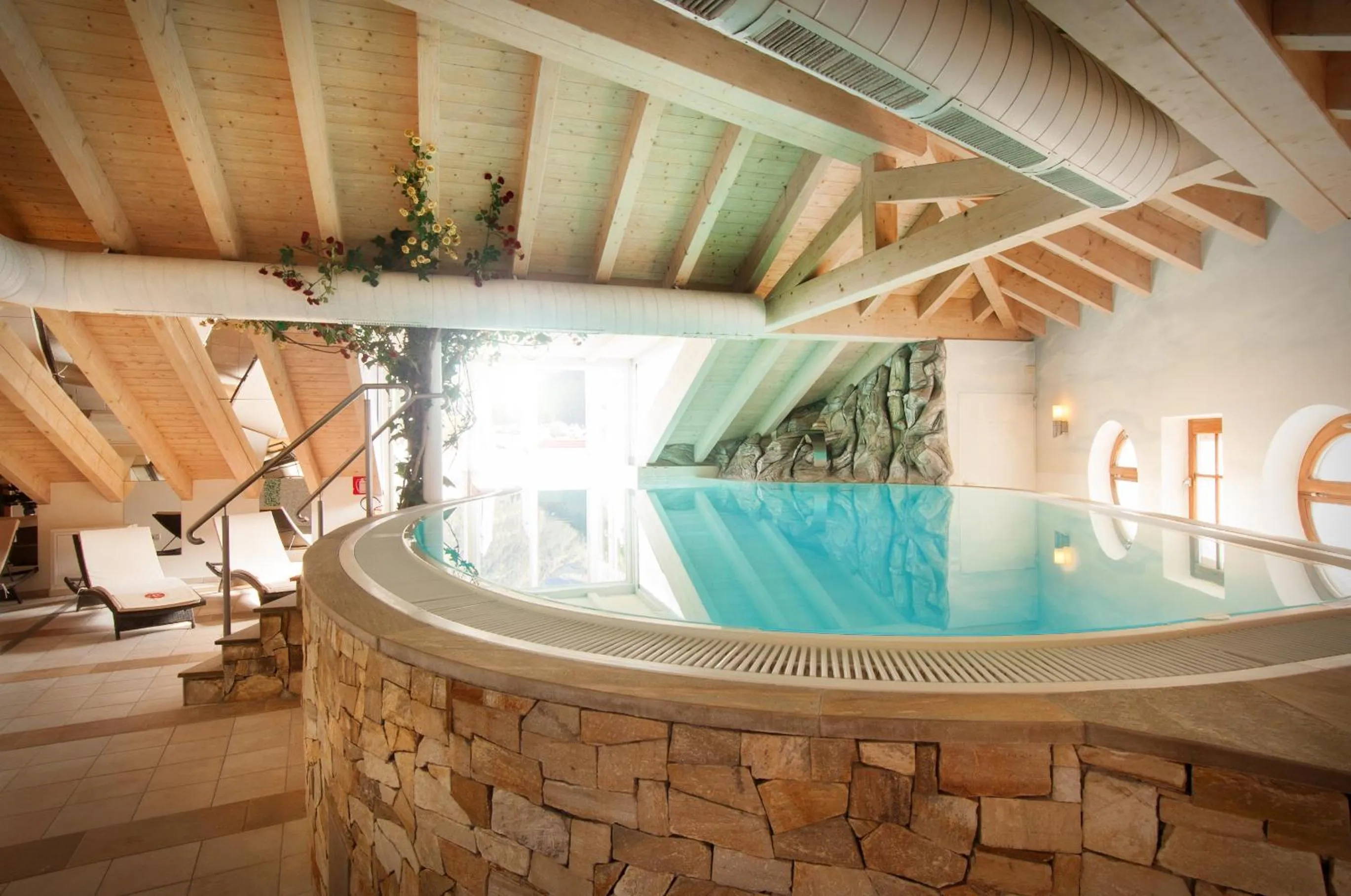 Swimming pool in Hotel Engel