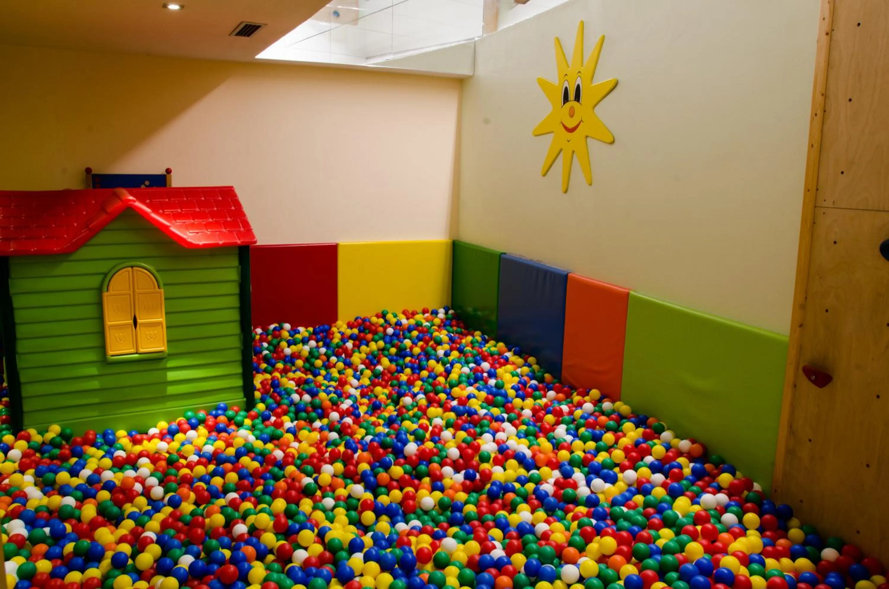 children in Hotel Engel