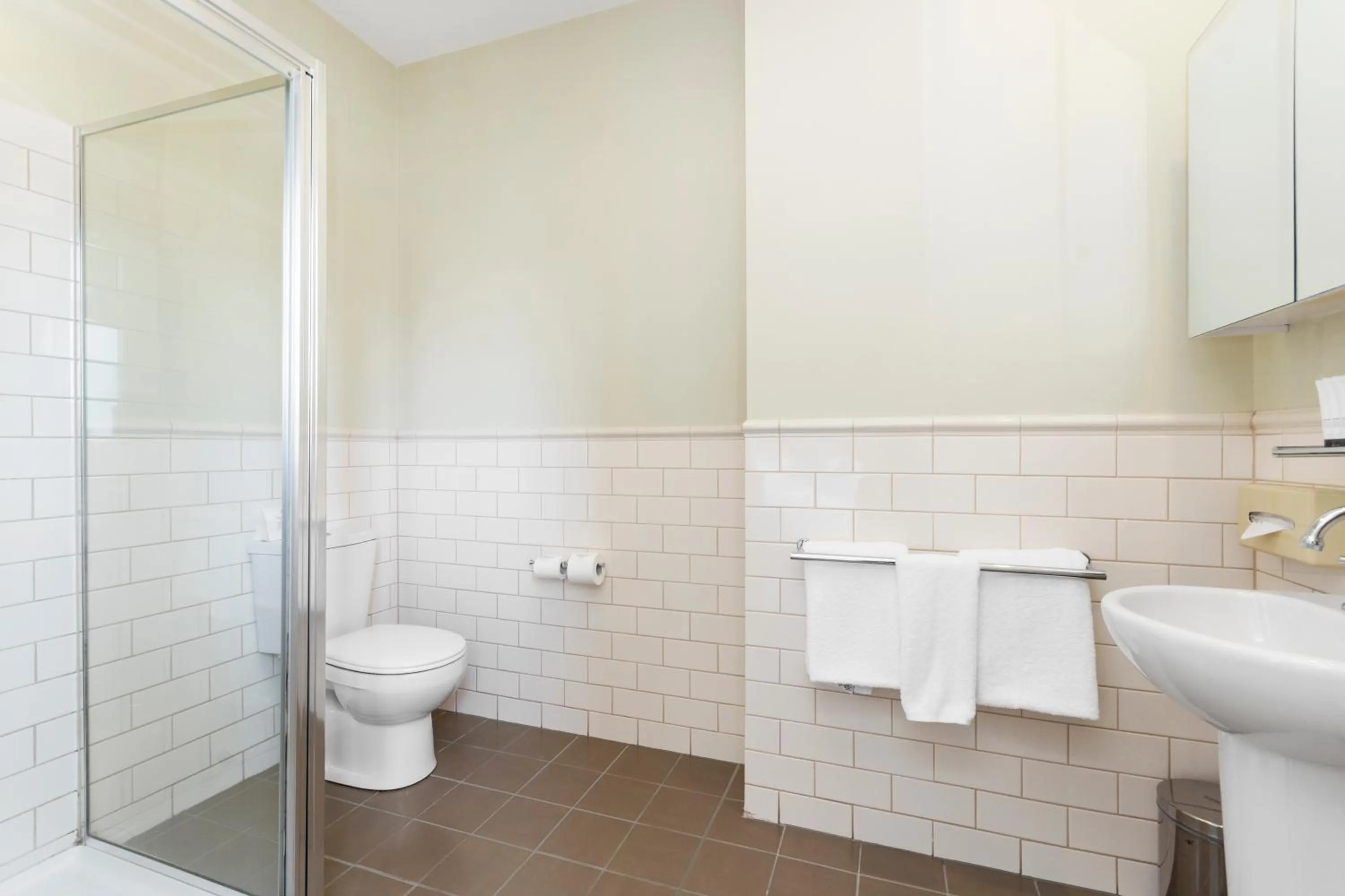 Toilet in Launceston Central Apartment Hotel Official