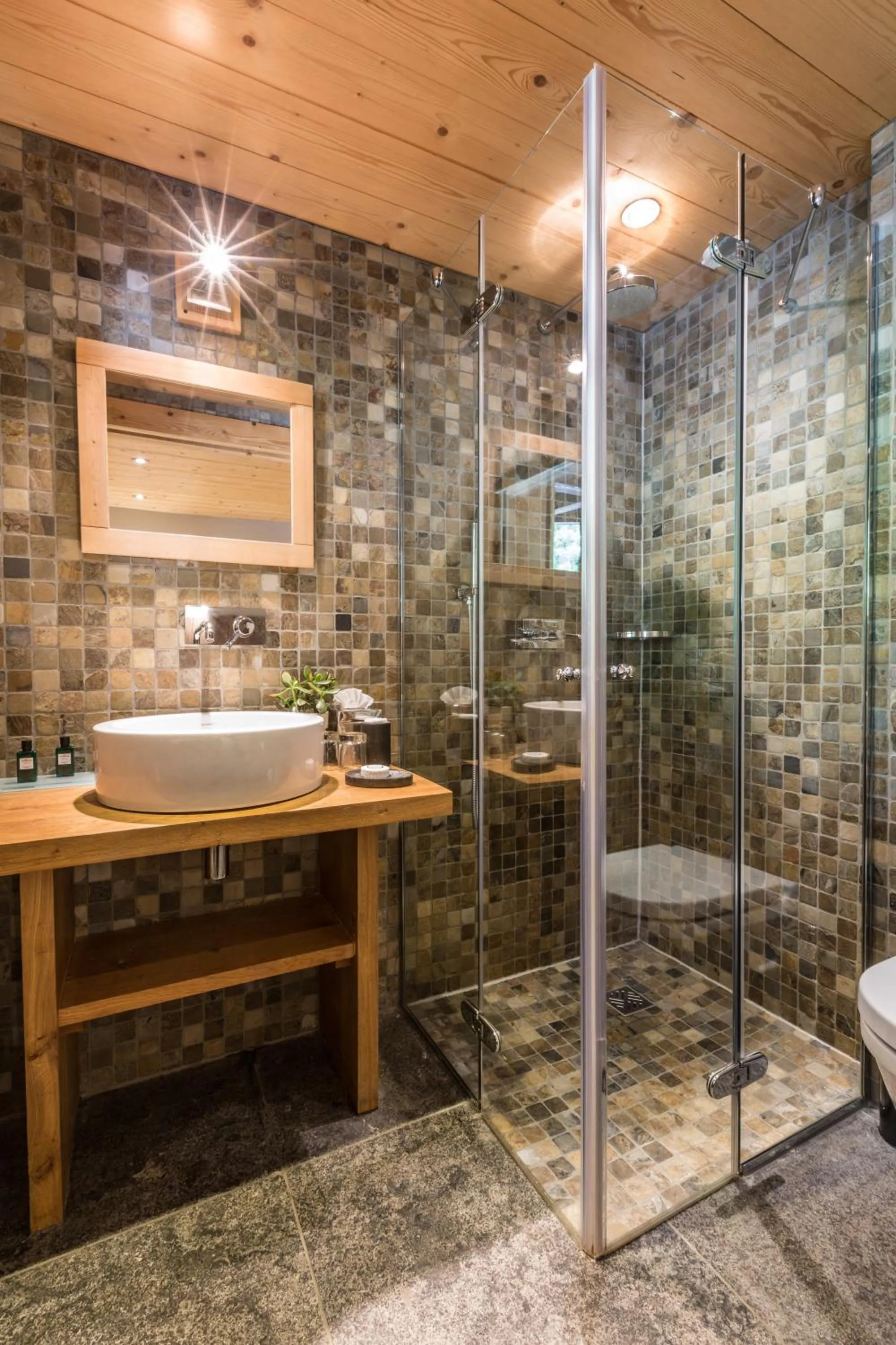 Shower in Les Rives d'Argentière