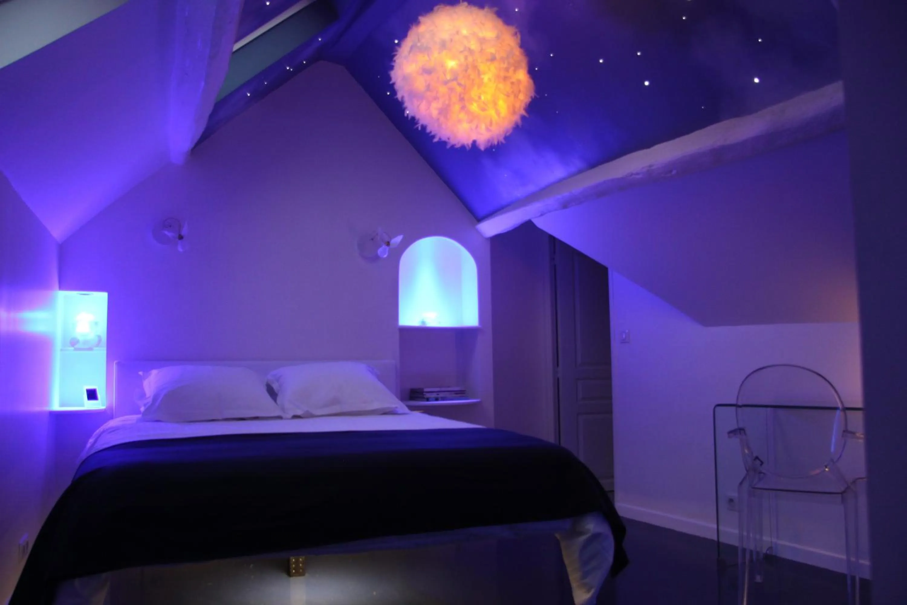 Photo of the whole room, Bed in L'Hibernie