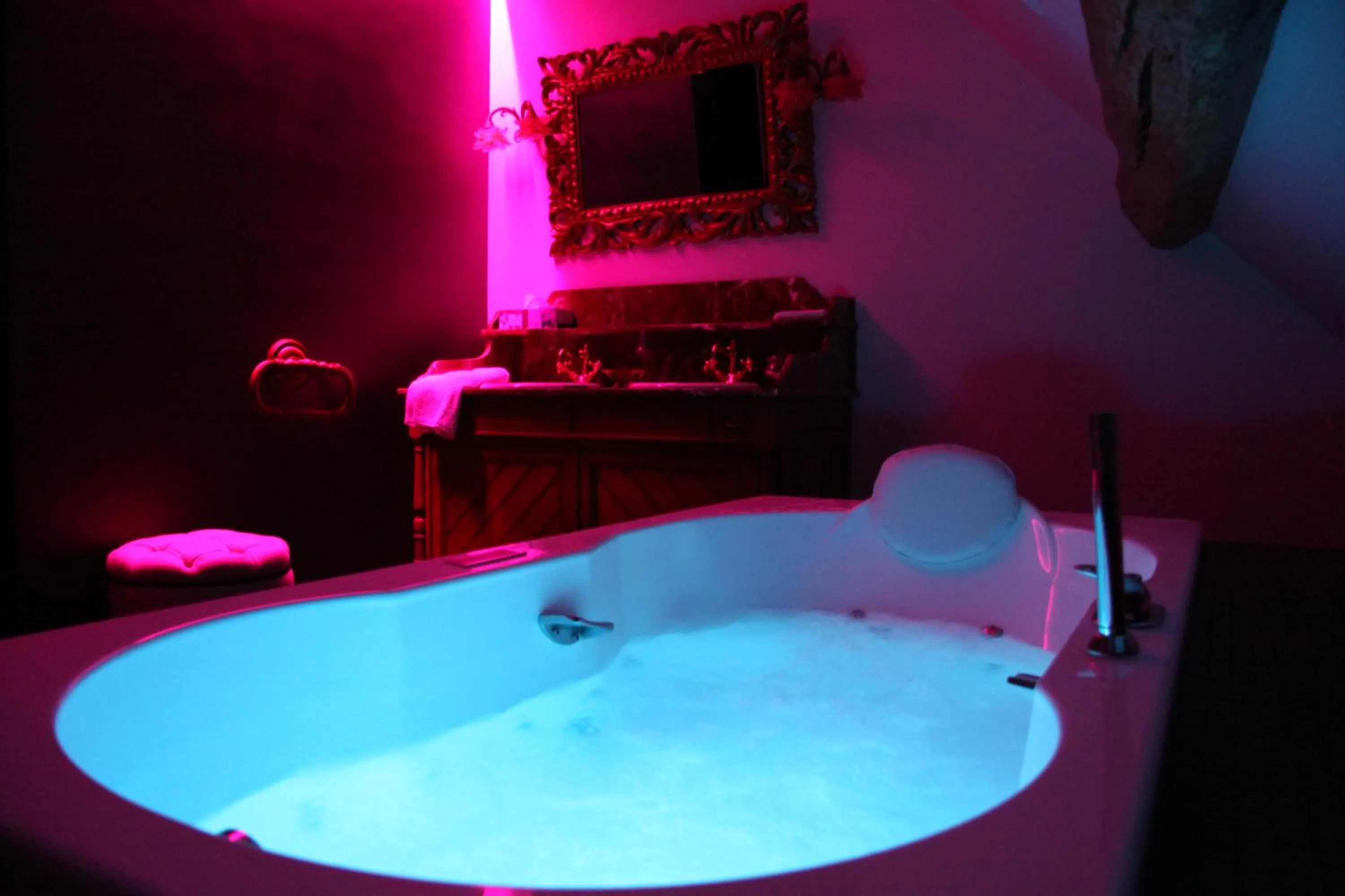 Hot Tub in L'Hibernie