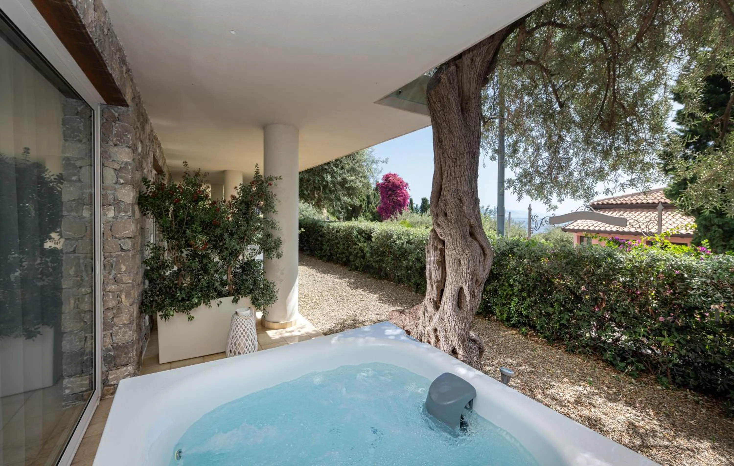 Property building in Iancu Charme Apartments