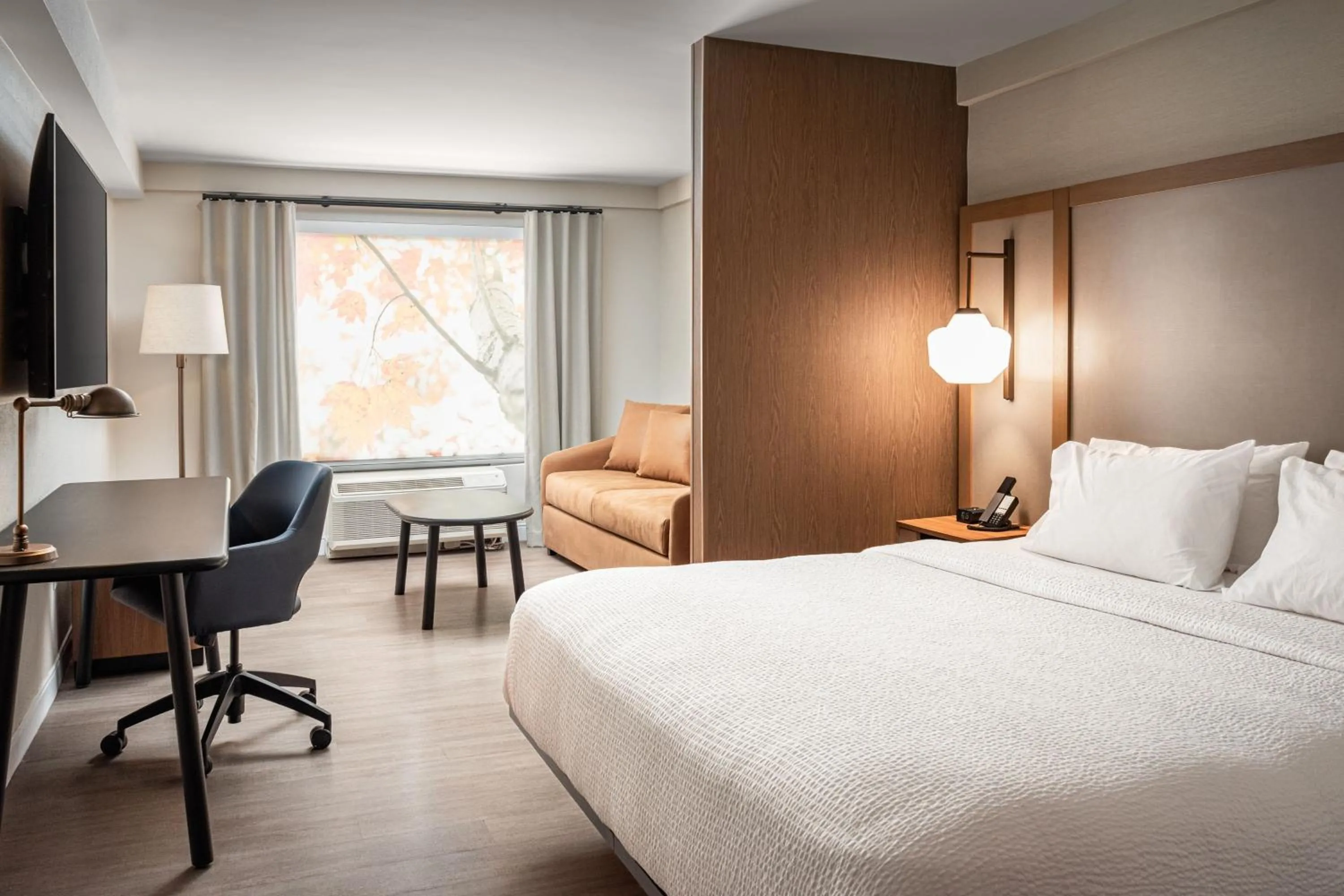 Photo of the whole room, Bed in Fairfield Inn & Suites by Marriott Lexington Georgetown/College Inn