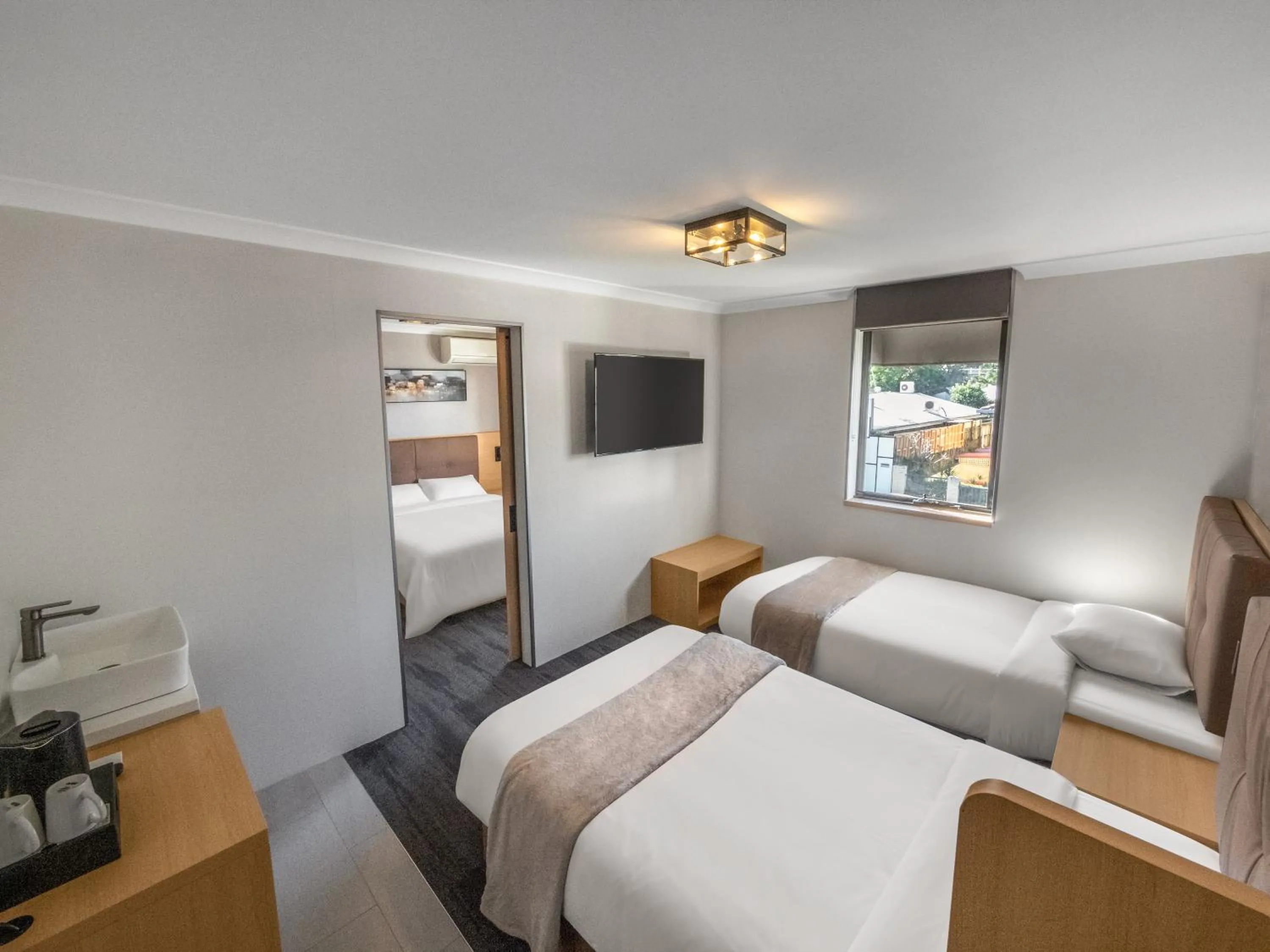 Bedroom, Bed in Spring Hill Inn