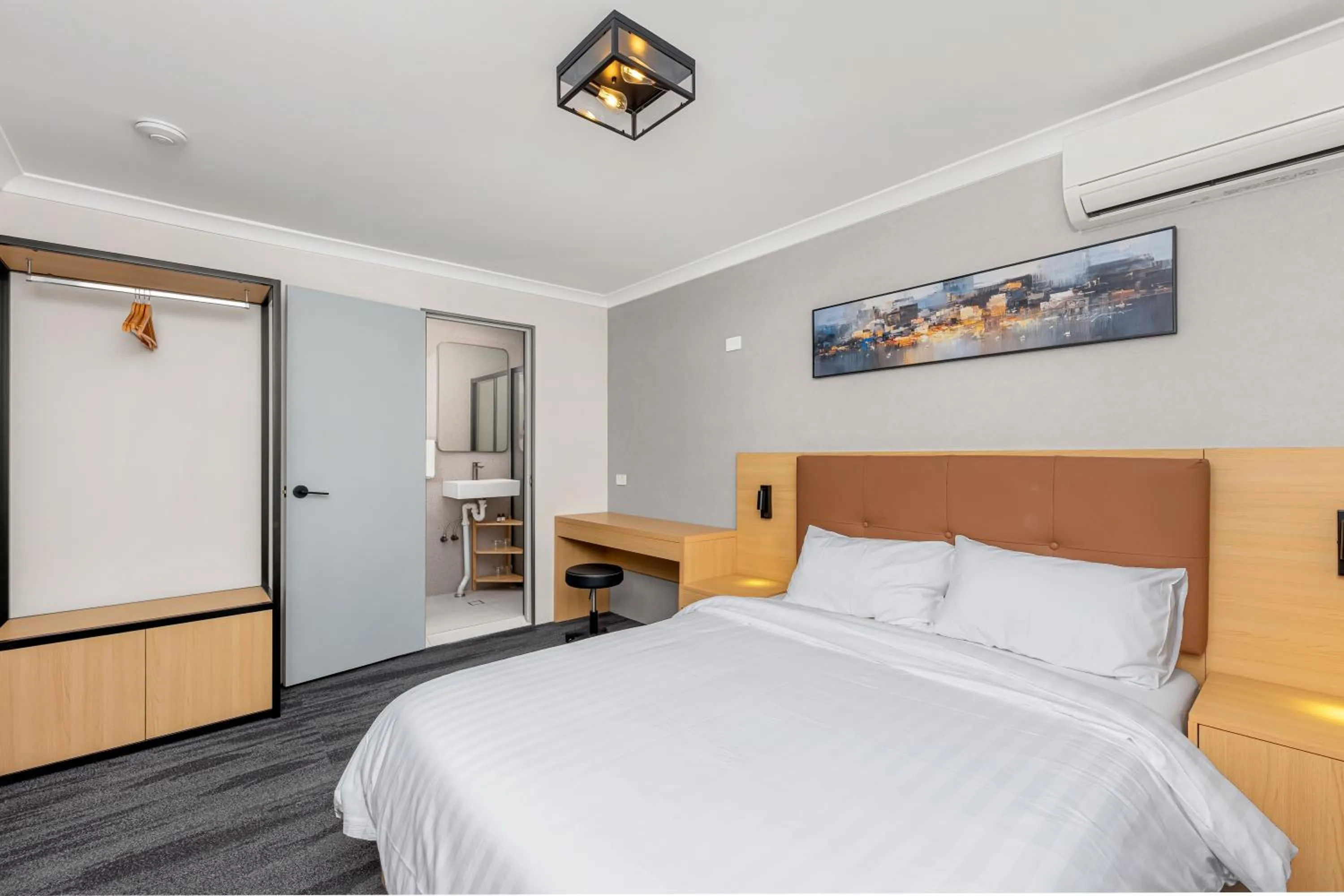 Bed in Spring Hill Inn