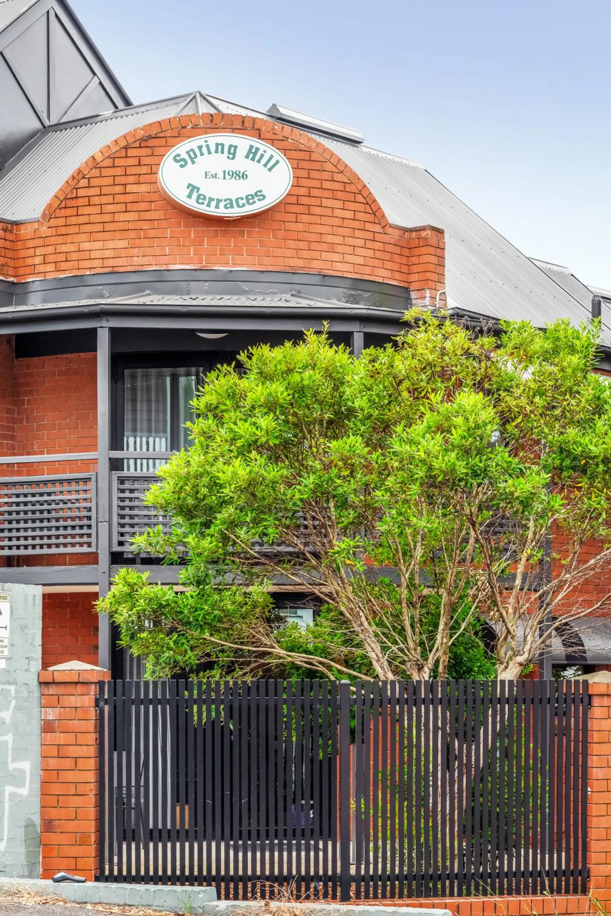 Property building in Spring Hill Inn