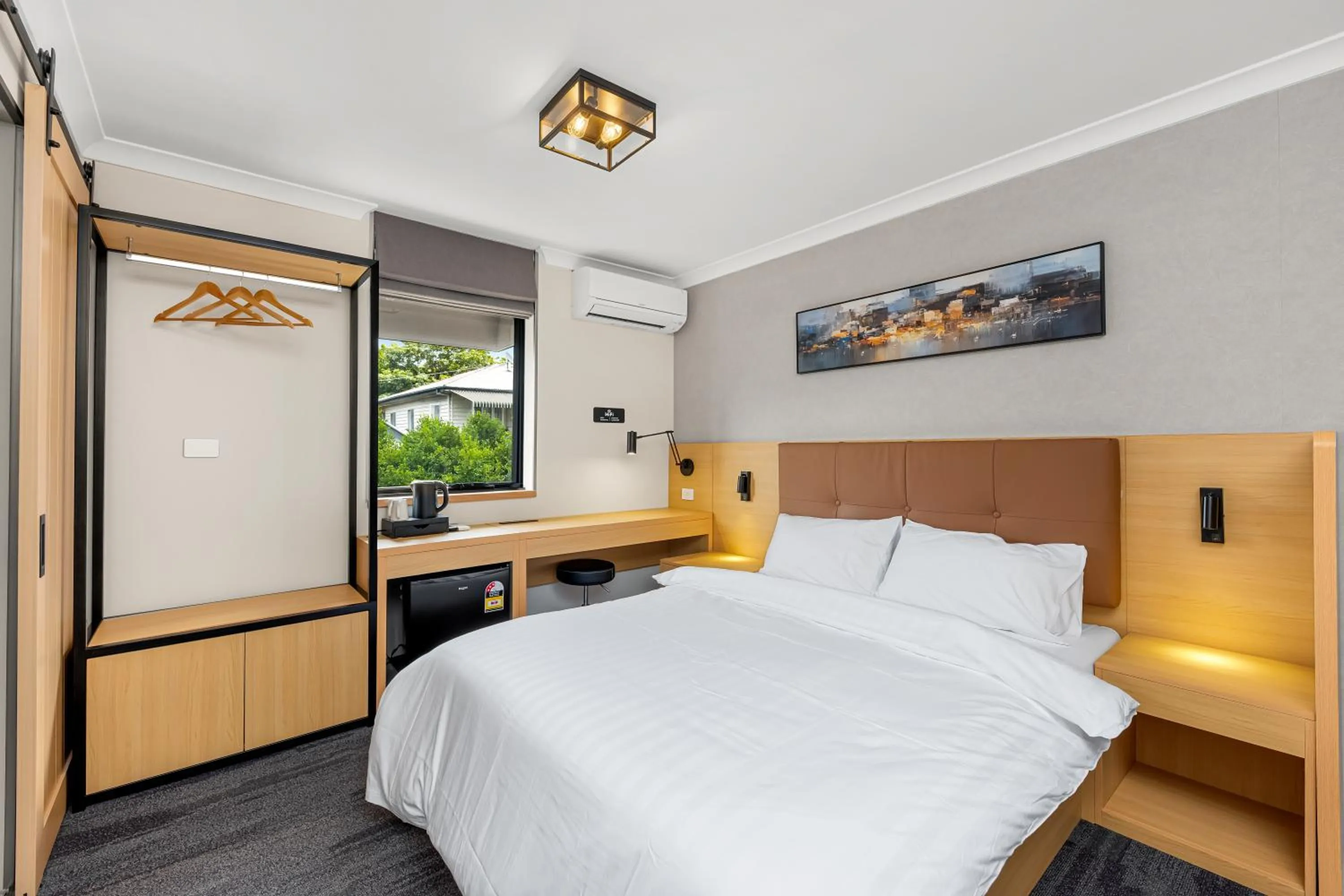 Bed in Spring Hill Inn