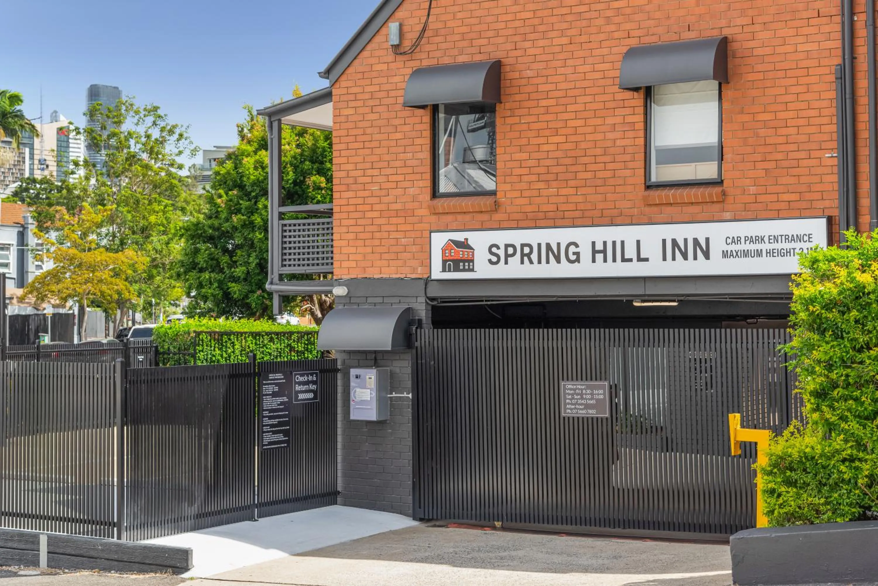 Property building in Spring Hill Inn