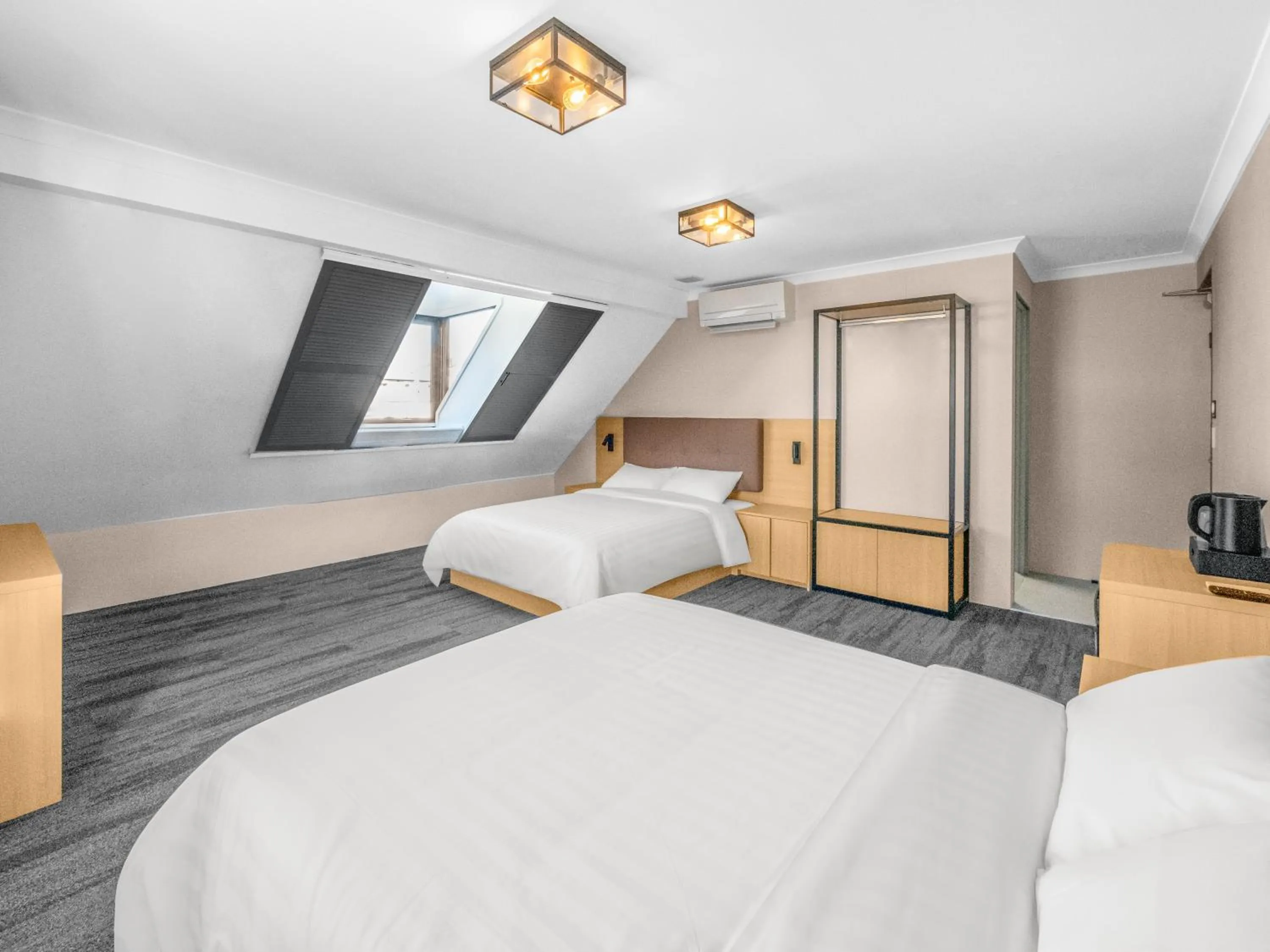 Bedroom, Bed in Spring Hill Inn