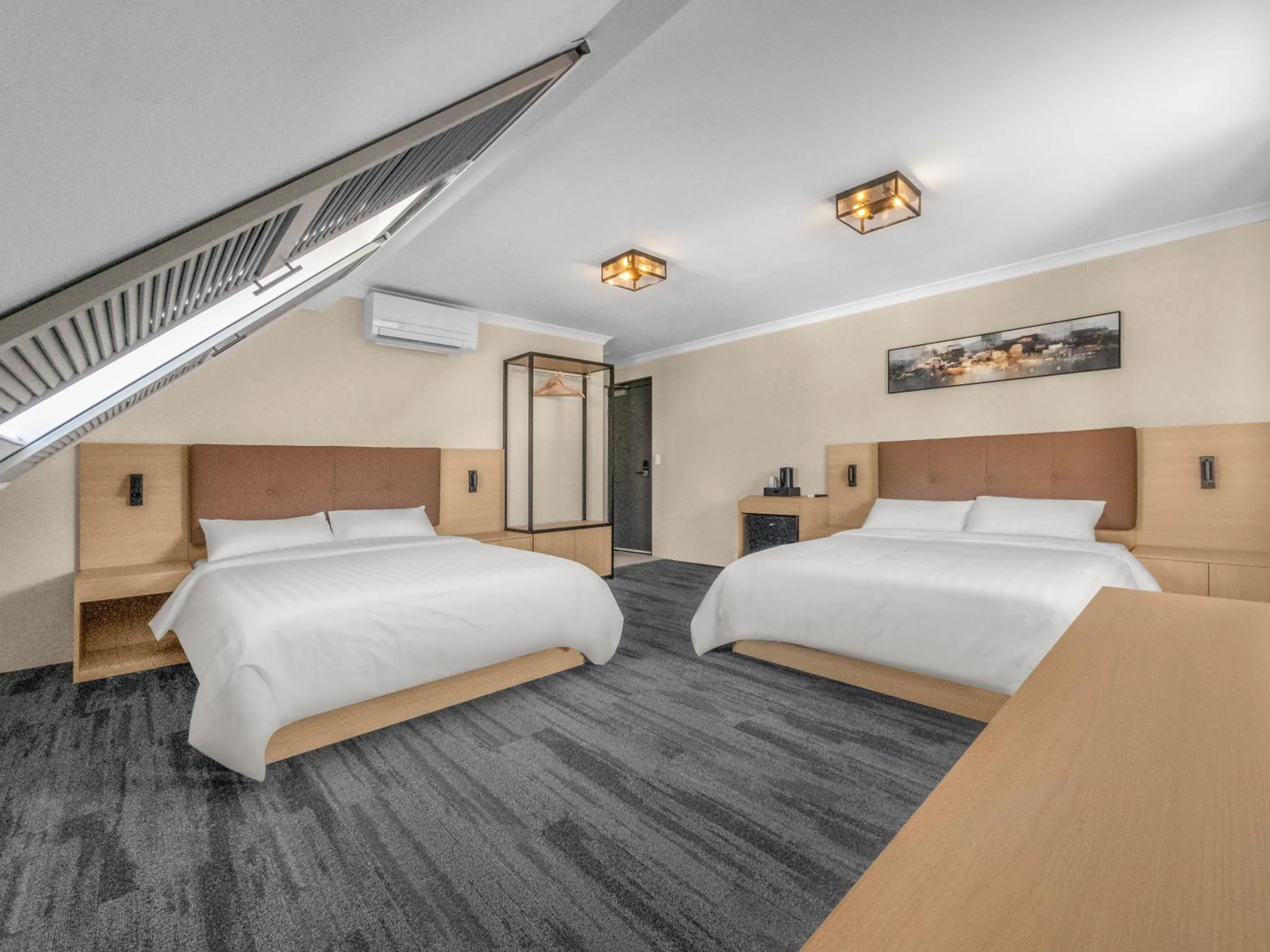 Bedroom, Bed in Spring Hill Inn