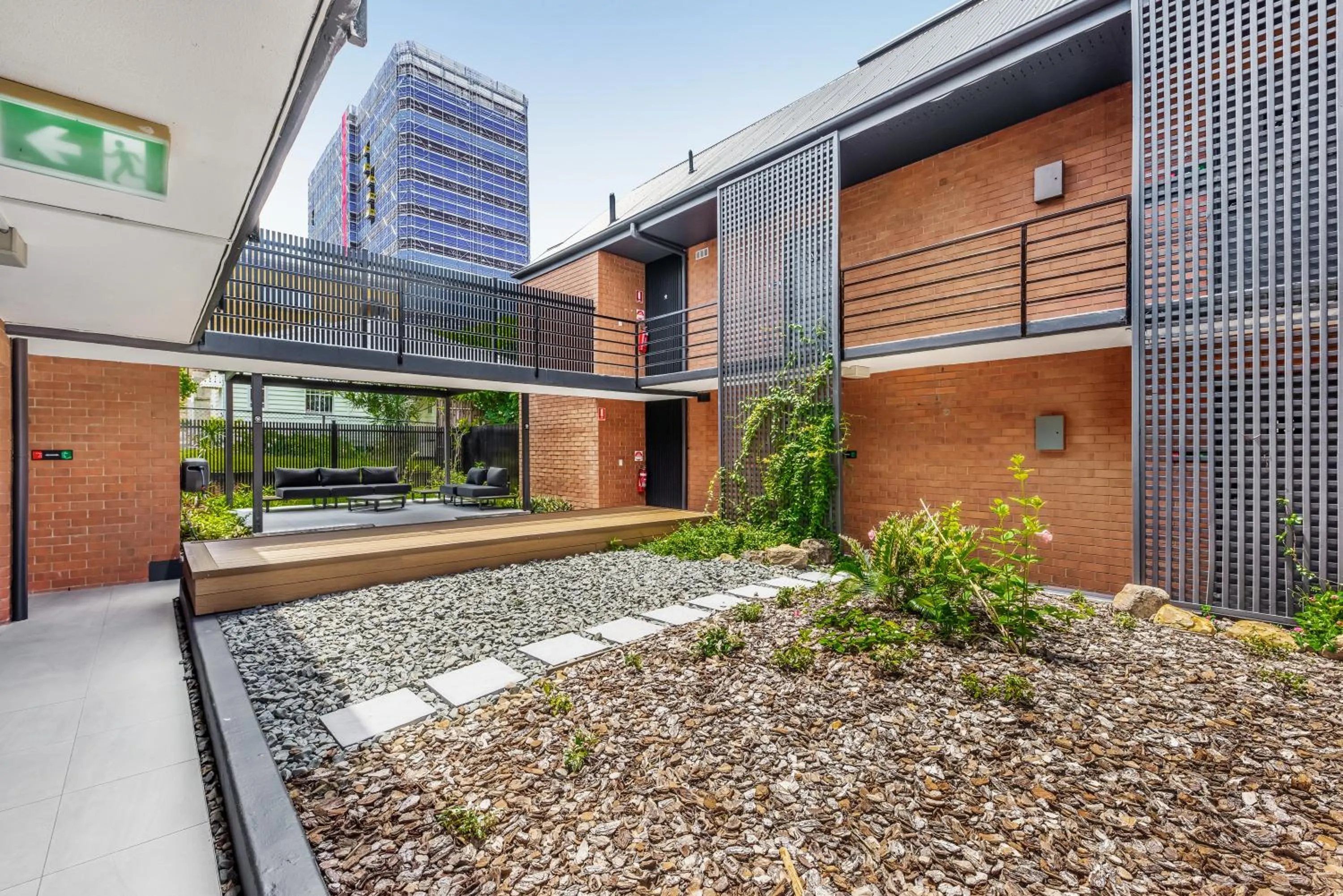 Inner courtyard view in Spring Hill Inn