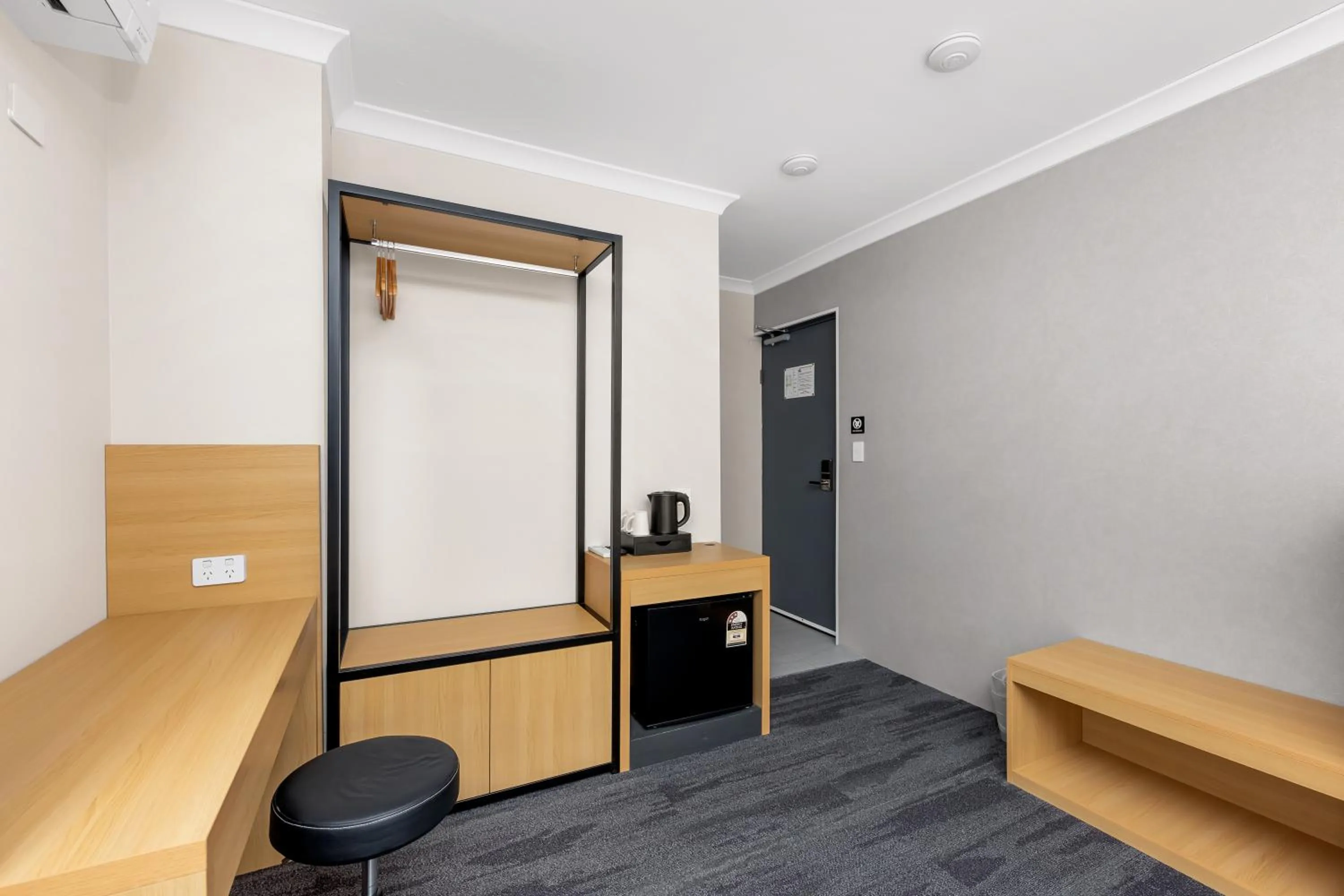 Coffee/tea facilities in Spring Hill Inn