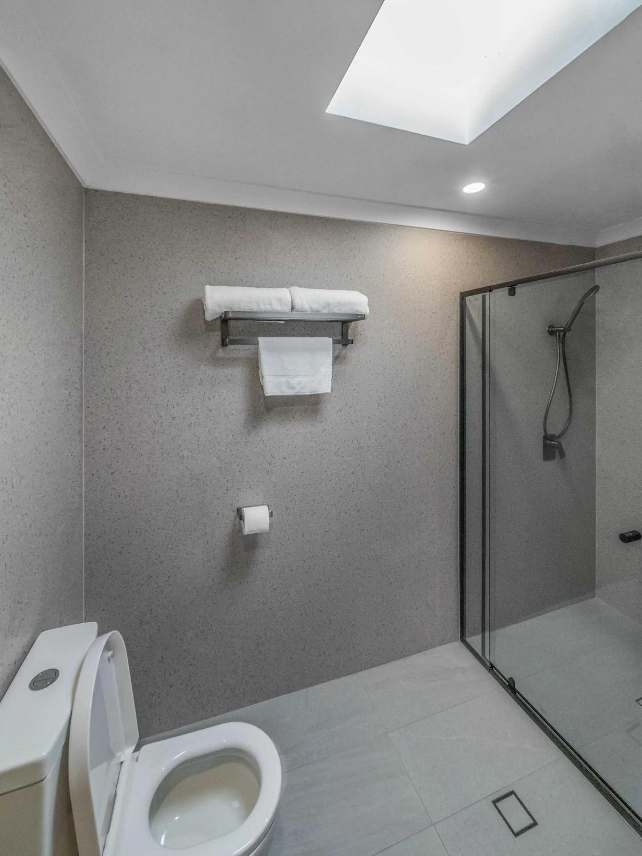 Shower in Spring Hill Inn