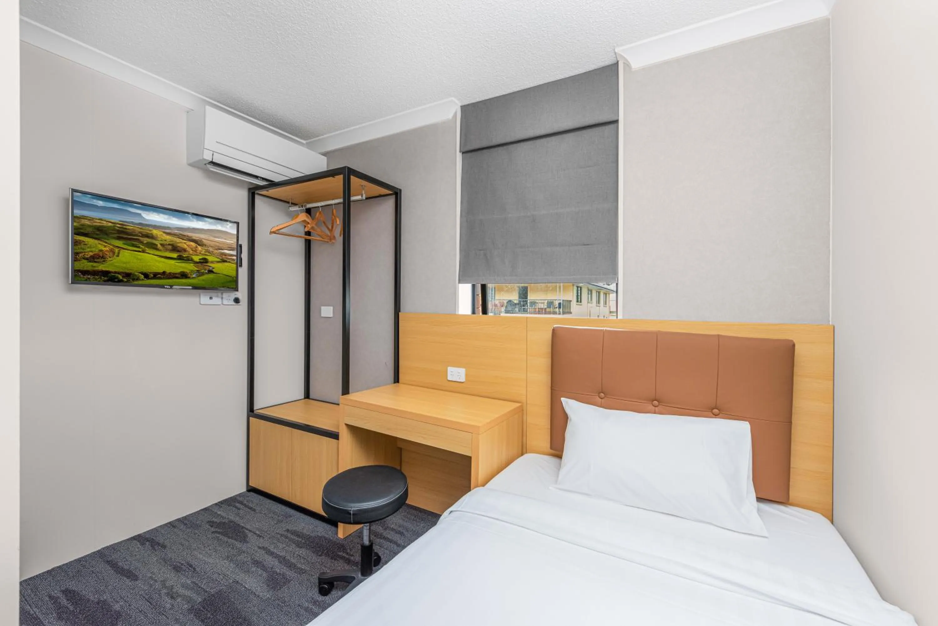 Bed in Spring Hill Inn