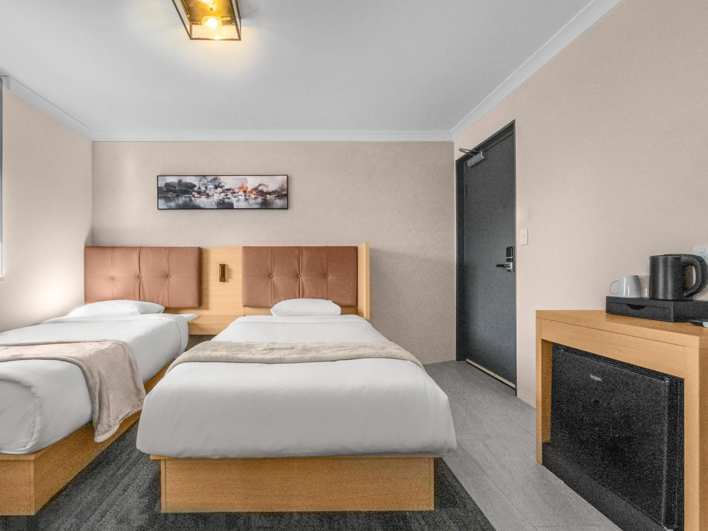 Bedroom, Bed in Spring Hill Inn