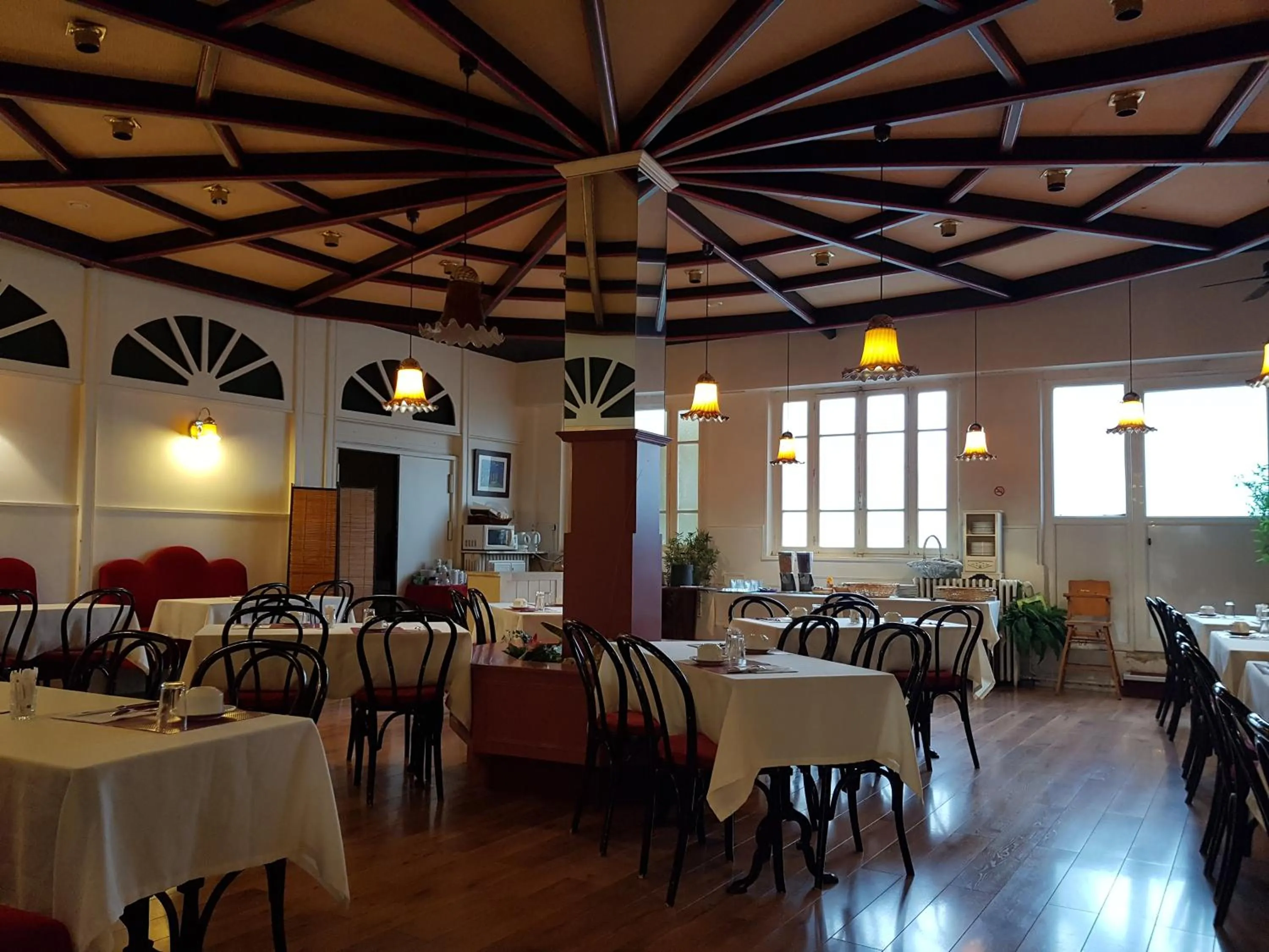 Area and facilities in Hotel Bar Restaurant Saint Paul