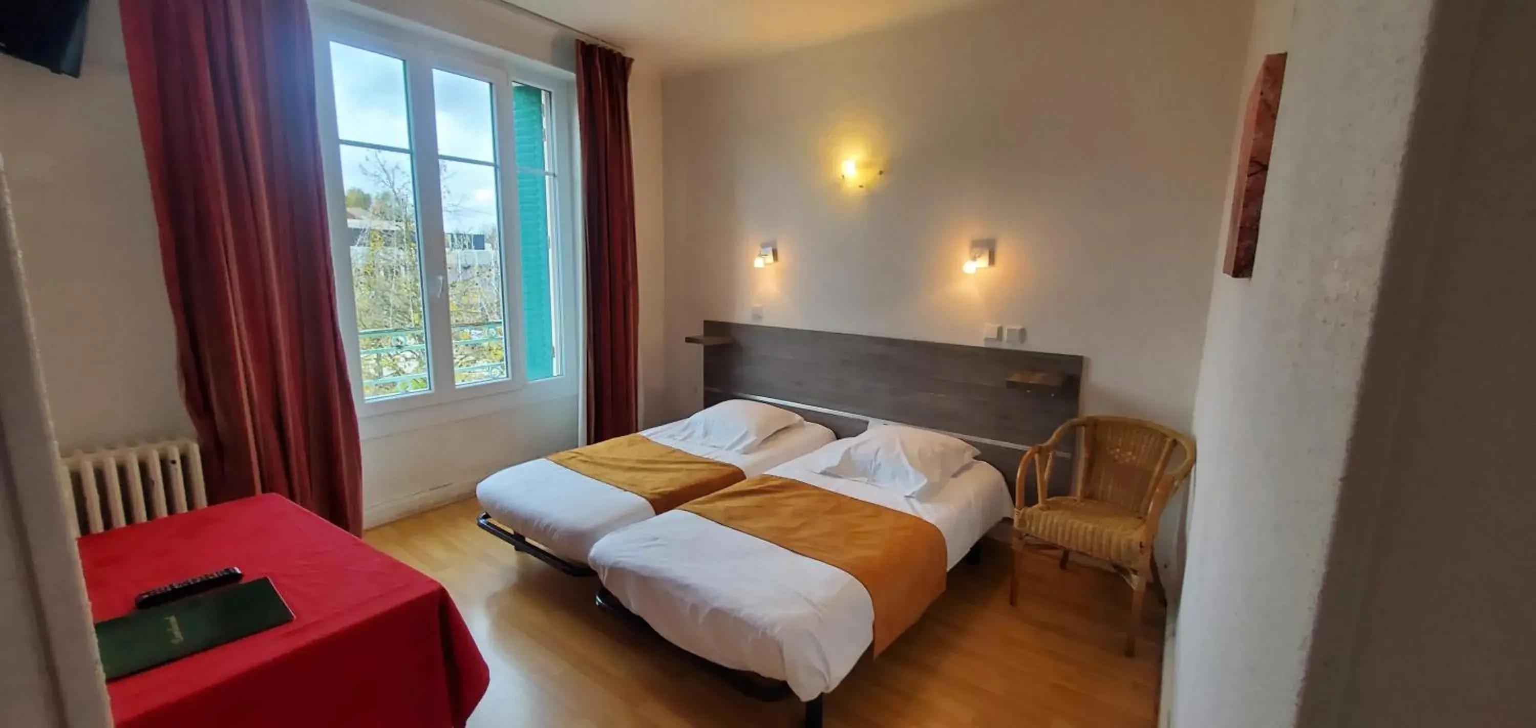 Double Room in Hotel Bar Restaurant Saint Paul Double Room in Hotel Bar Restaurant Saint Paul