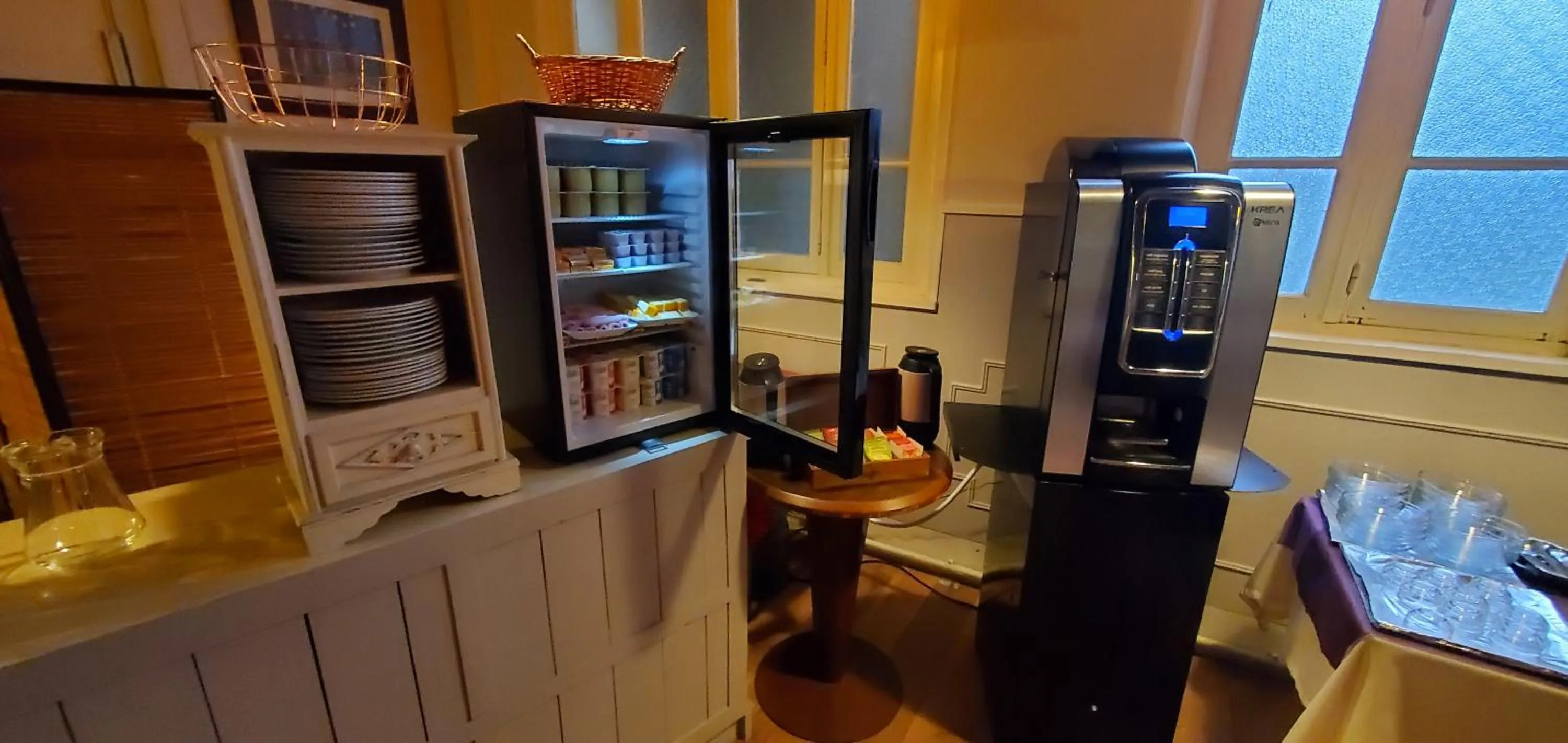 Breakfast in Hotel Bar Restaurant Saint Paul