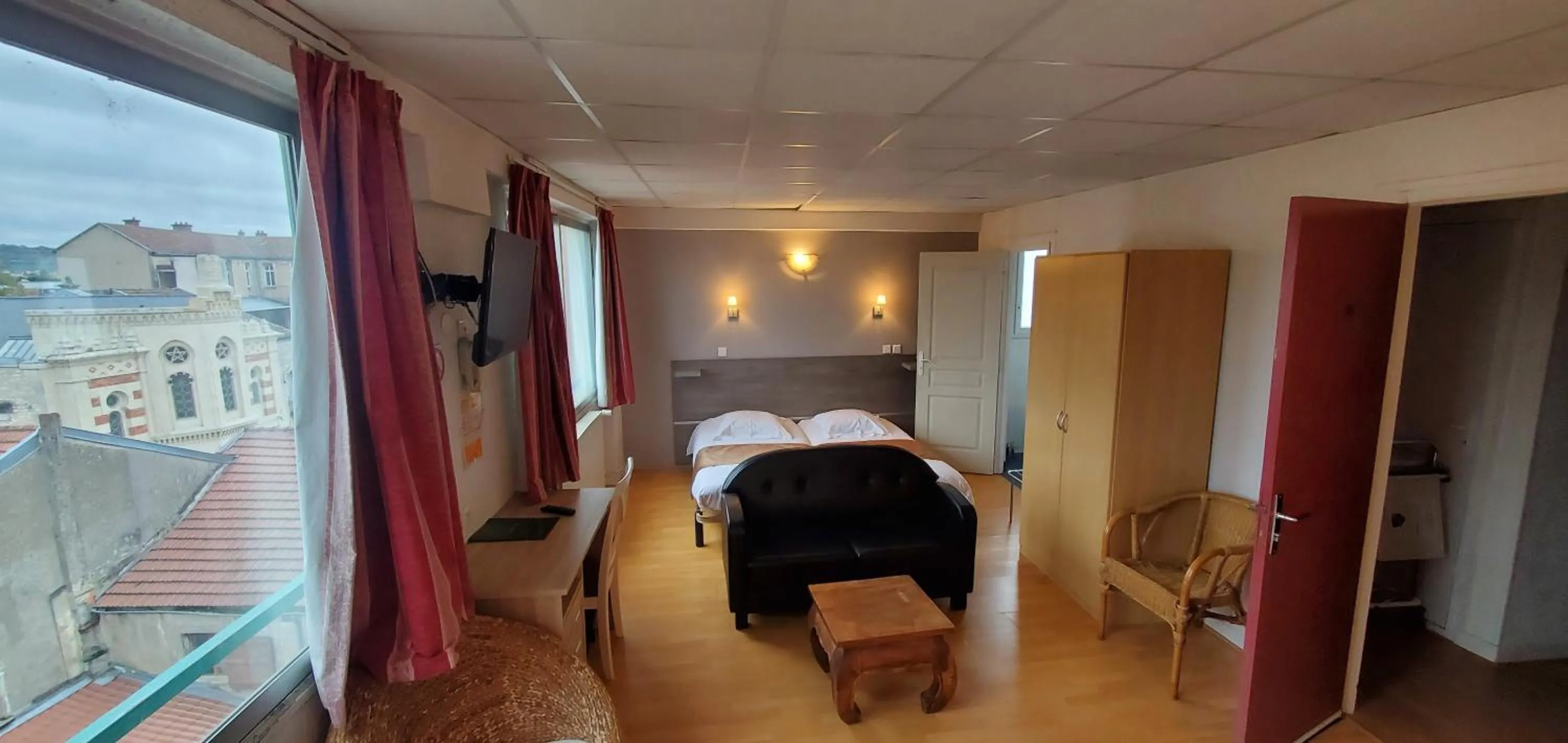 Bed in Hotel Bar Restaurant Saint Paul