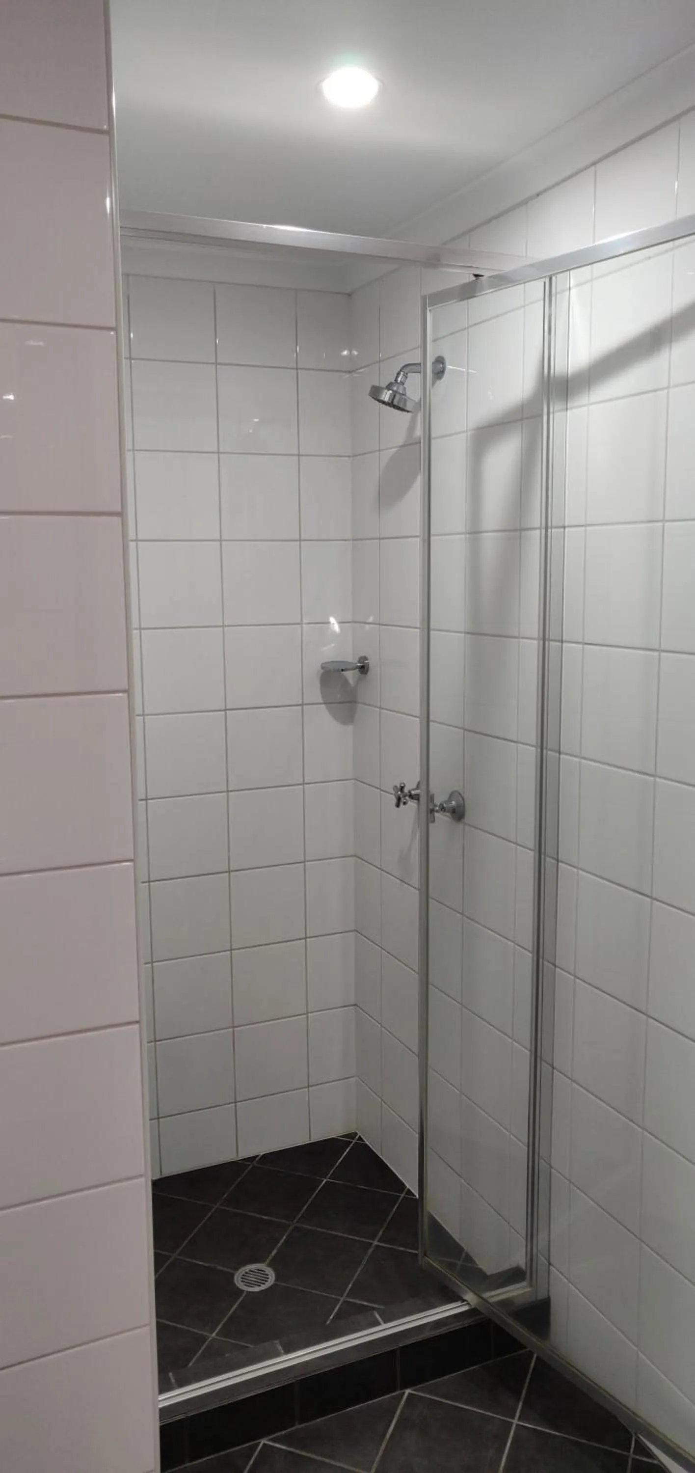 Shower in Coconut Grove Holiday Apartments