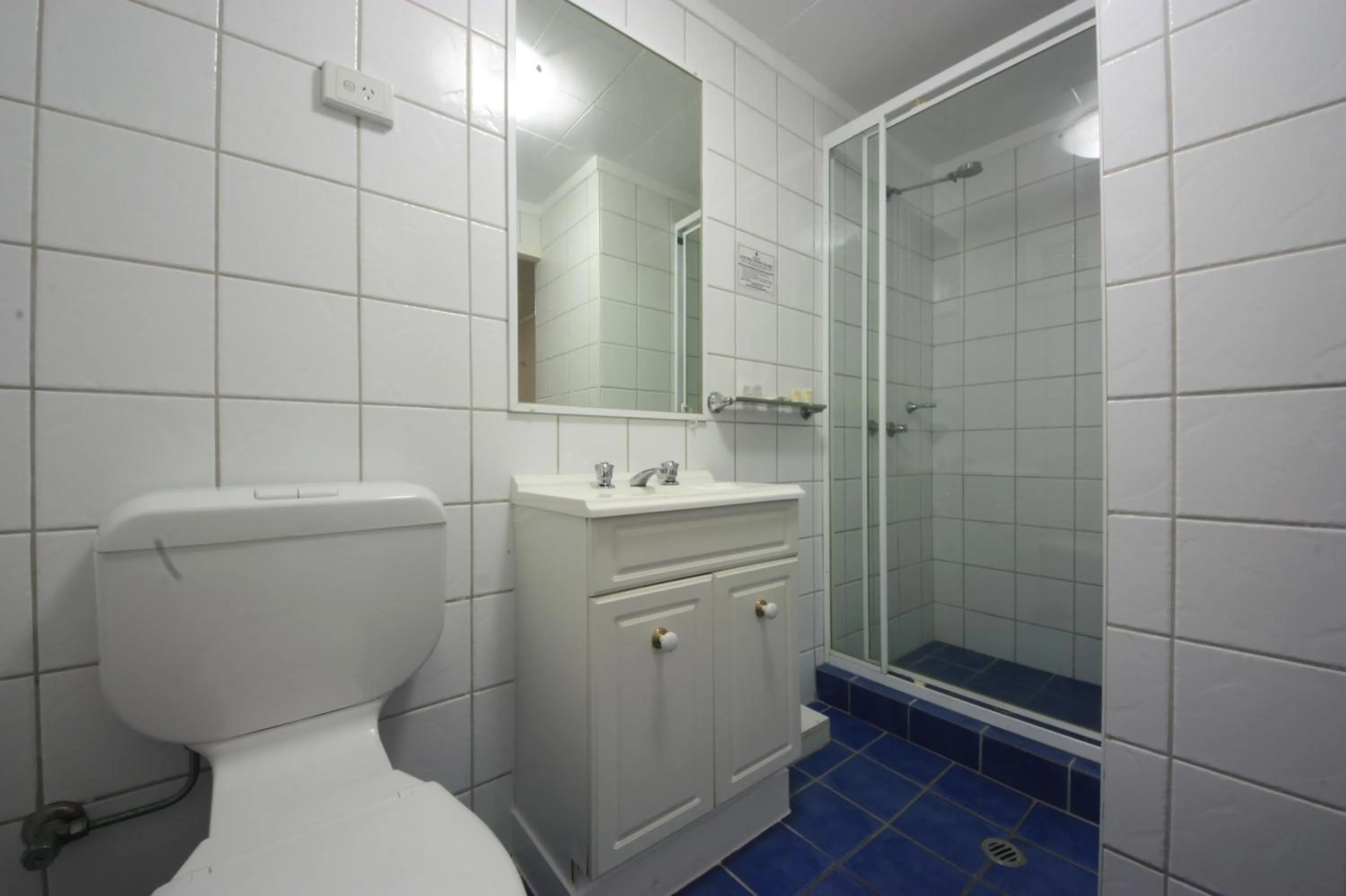 Bathroom in Coconut Grove Holiday Apartments