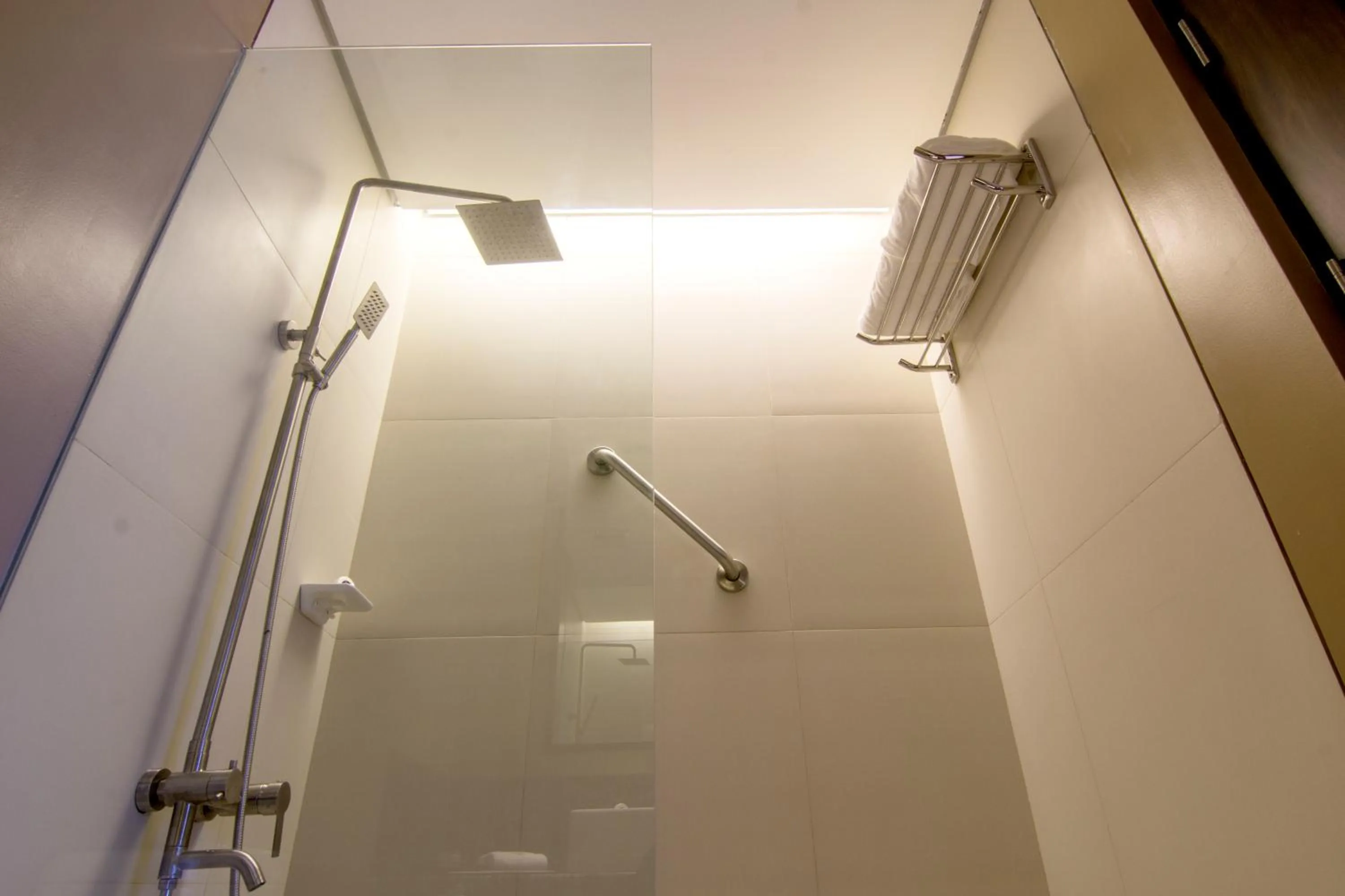 Shower in 1898 Hotel Colonia En Las Filipinas