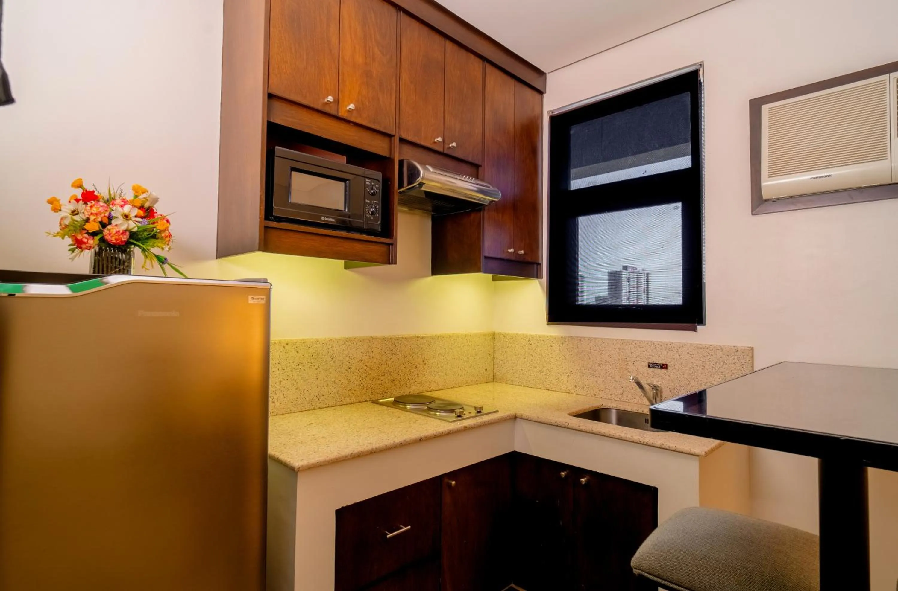 kitchen in 1898 Hotel Colonia En Las Filipinas