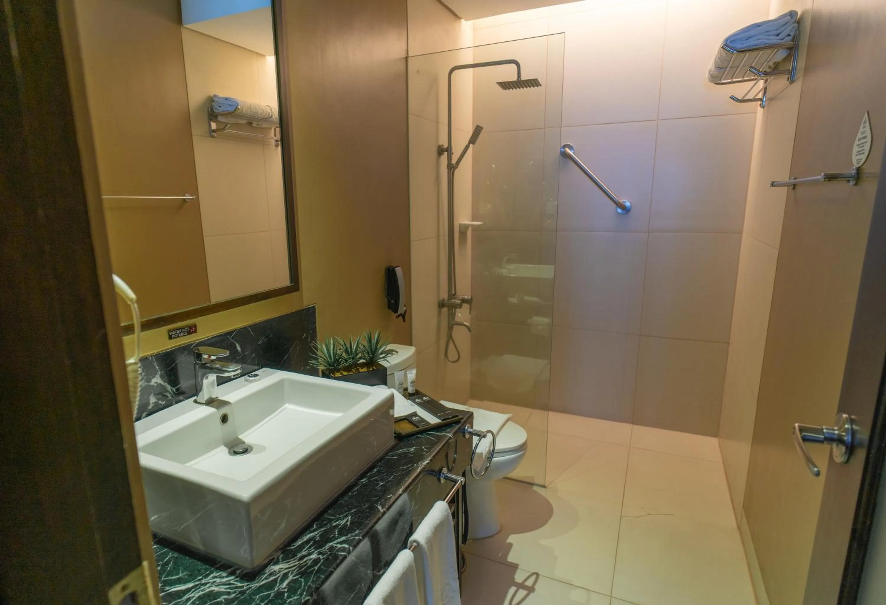 Bathroom in 1898 Hotel Colonia En Las Filipinas