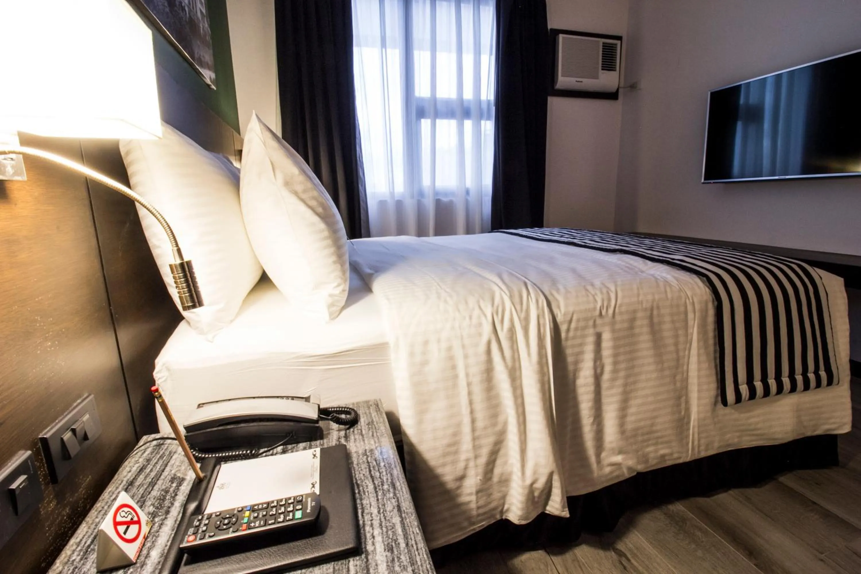 Bedroom, Bed in 1898 Hotel Colonia En Las Filipinas