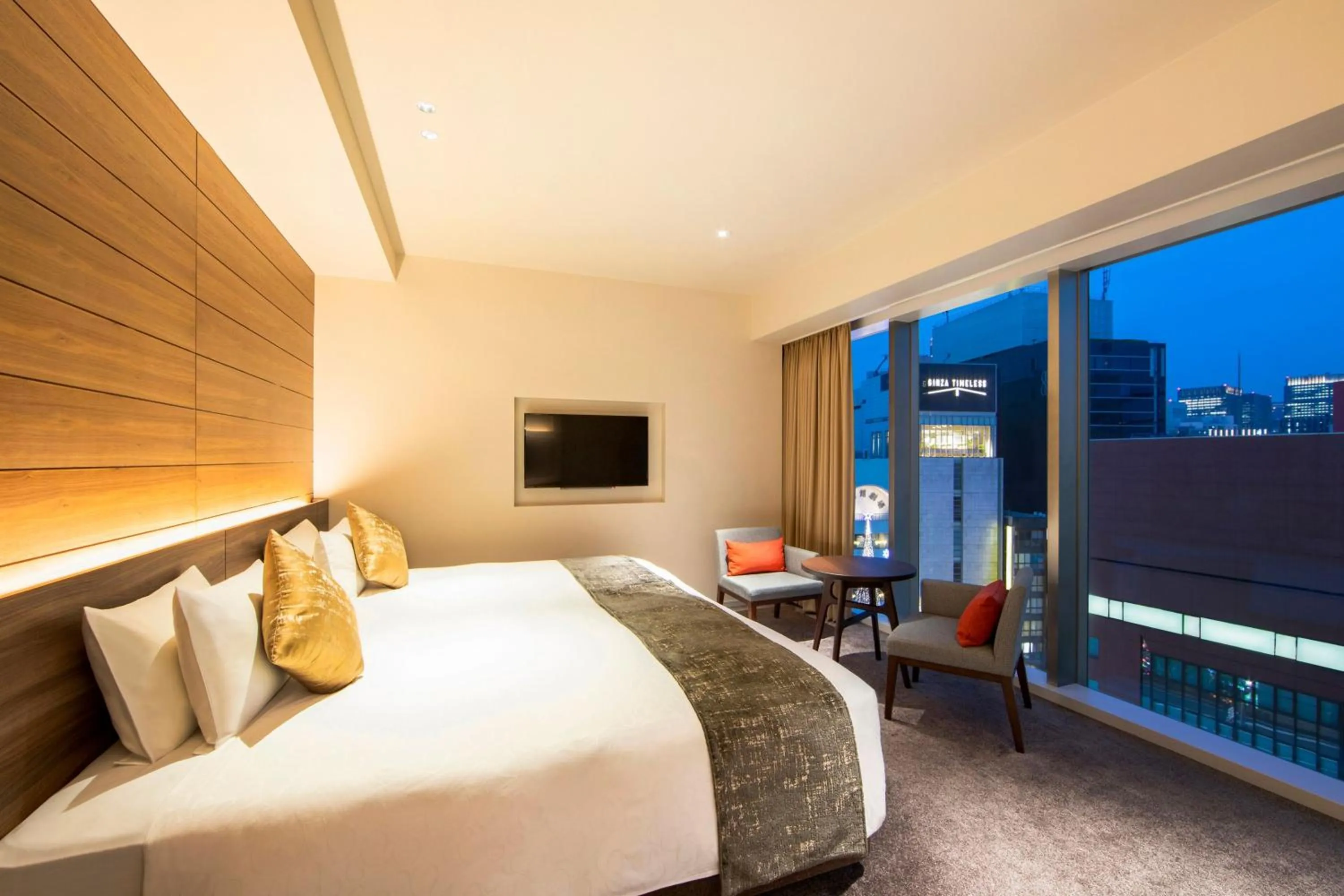 Photo of the whole room, Bed in karaksa hotel premier Tokyo Ginza