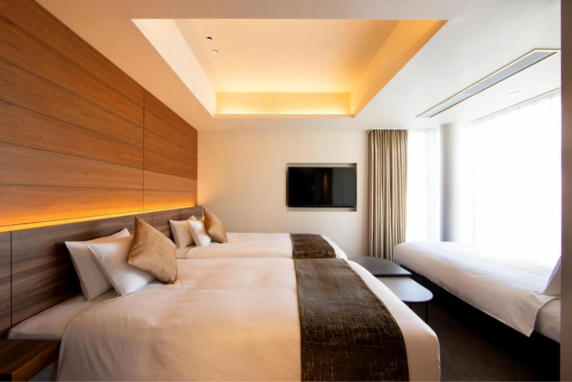 Photo of the whole room, Bed in karaksa hotel premier Tokyo Ginza