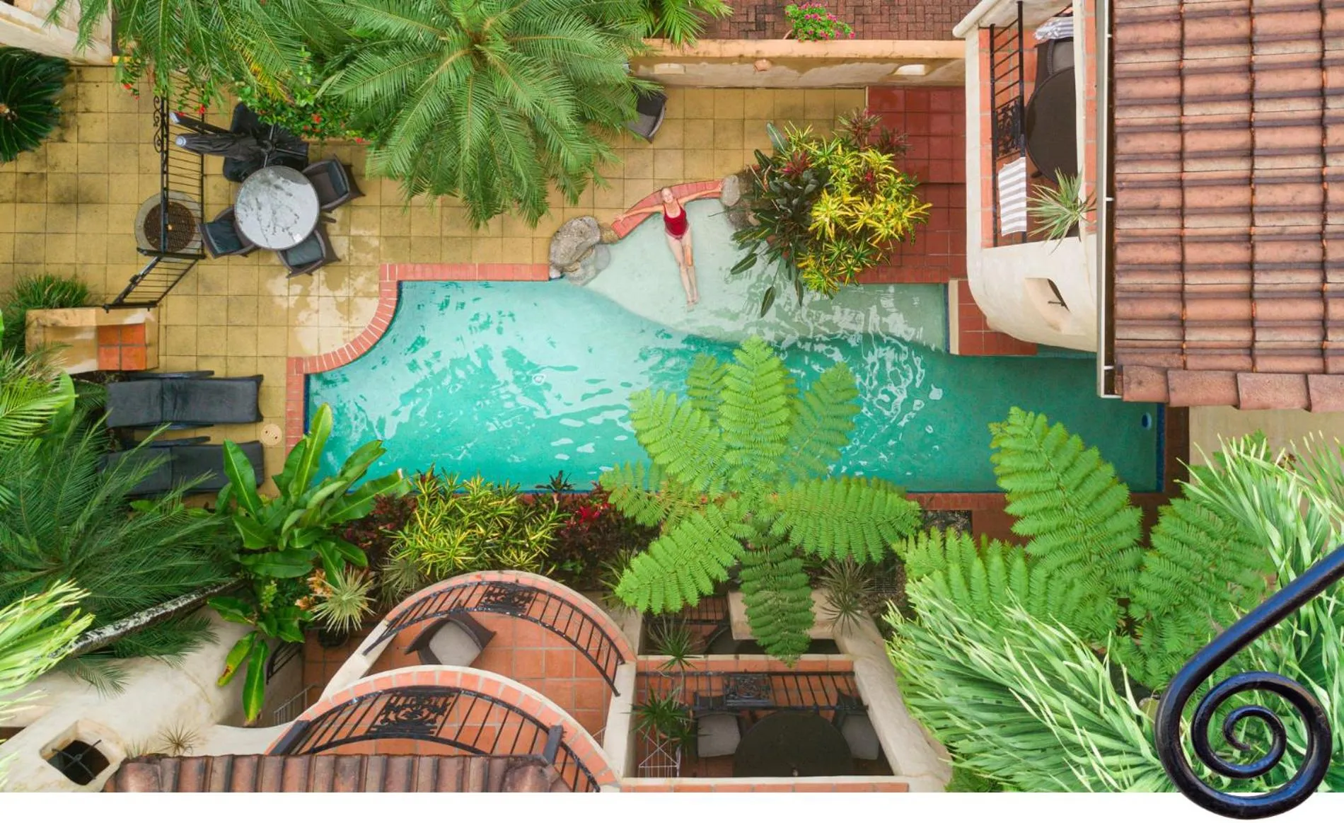 Pool view in Villa San Michele (Official)