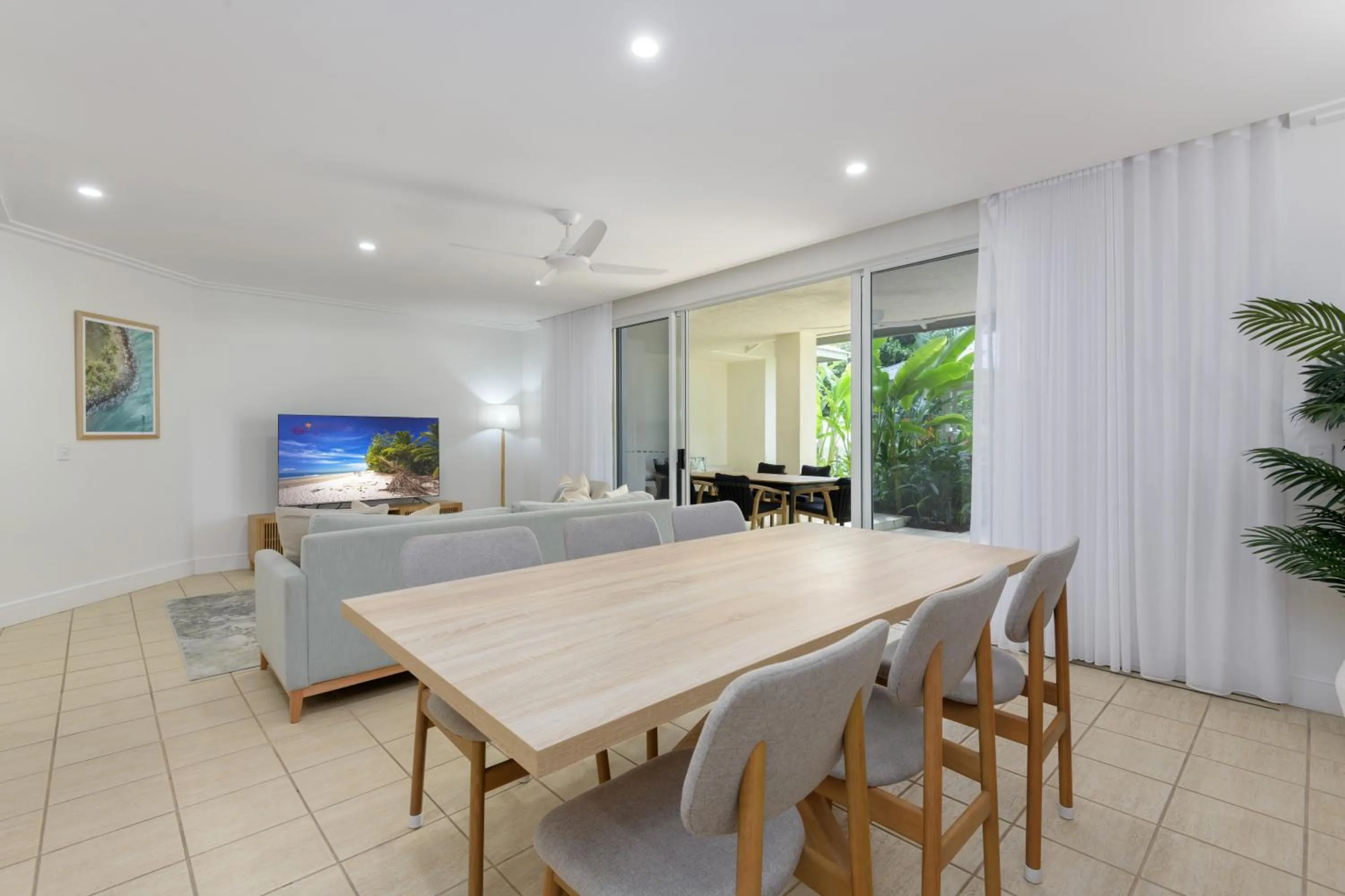 Living room in Mandalay Luxury Beachfront Apartments