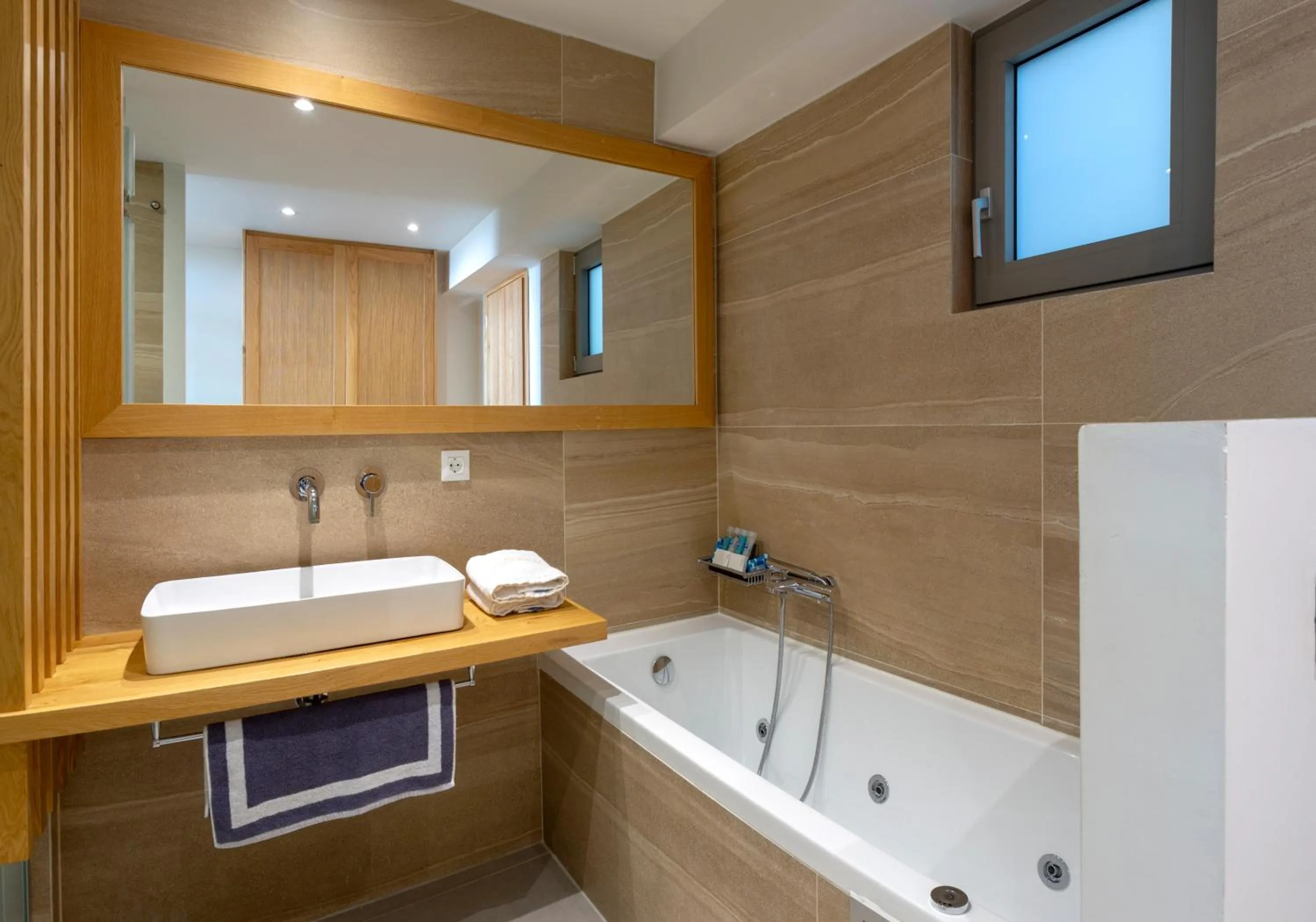 Hot Tub in Atermono Boutique Resort & Spa