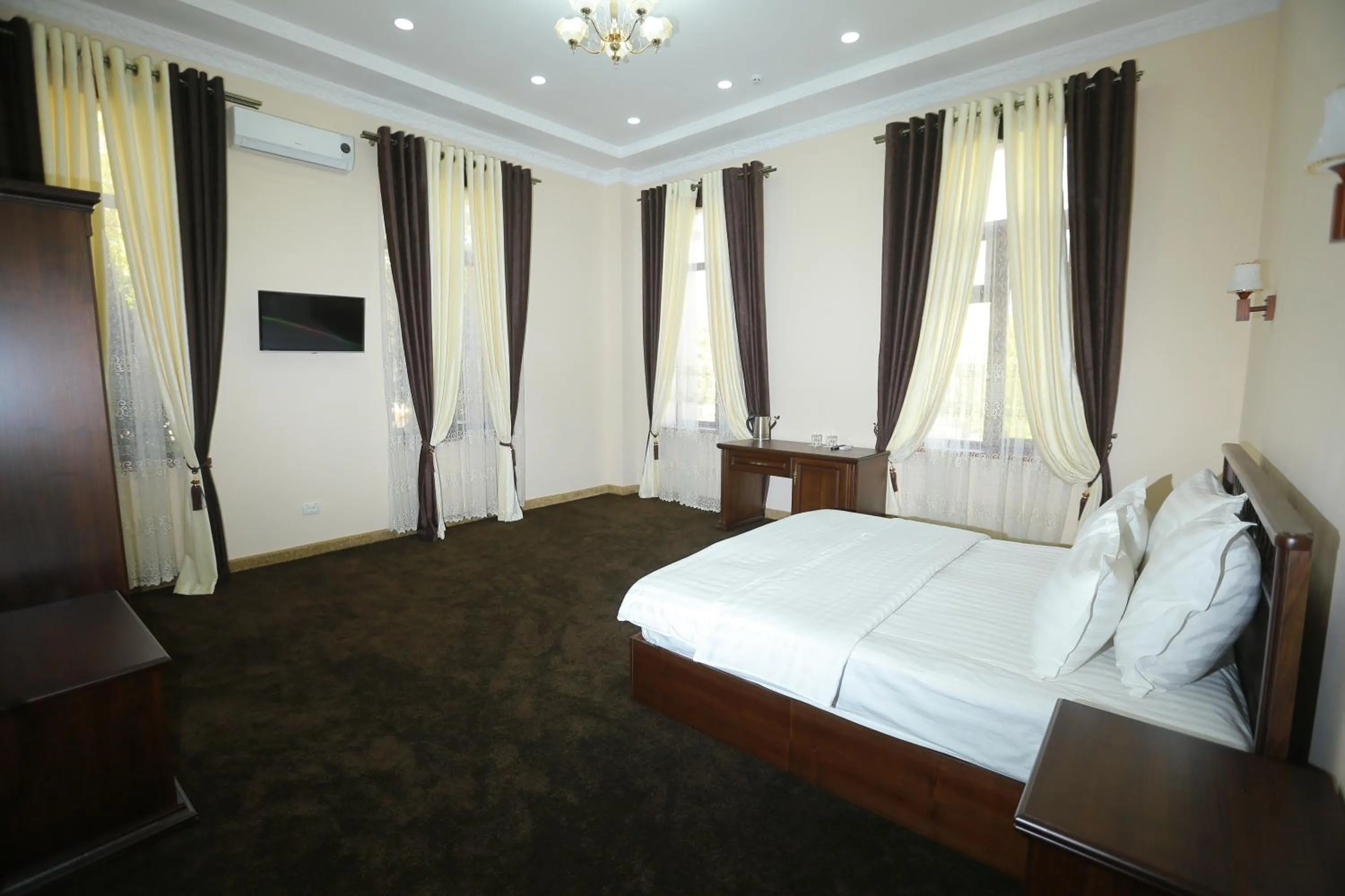 Bed in Boulevard Palace Hotel