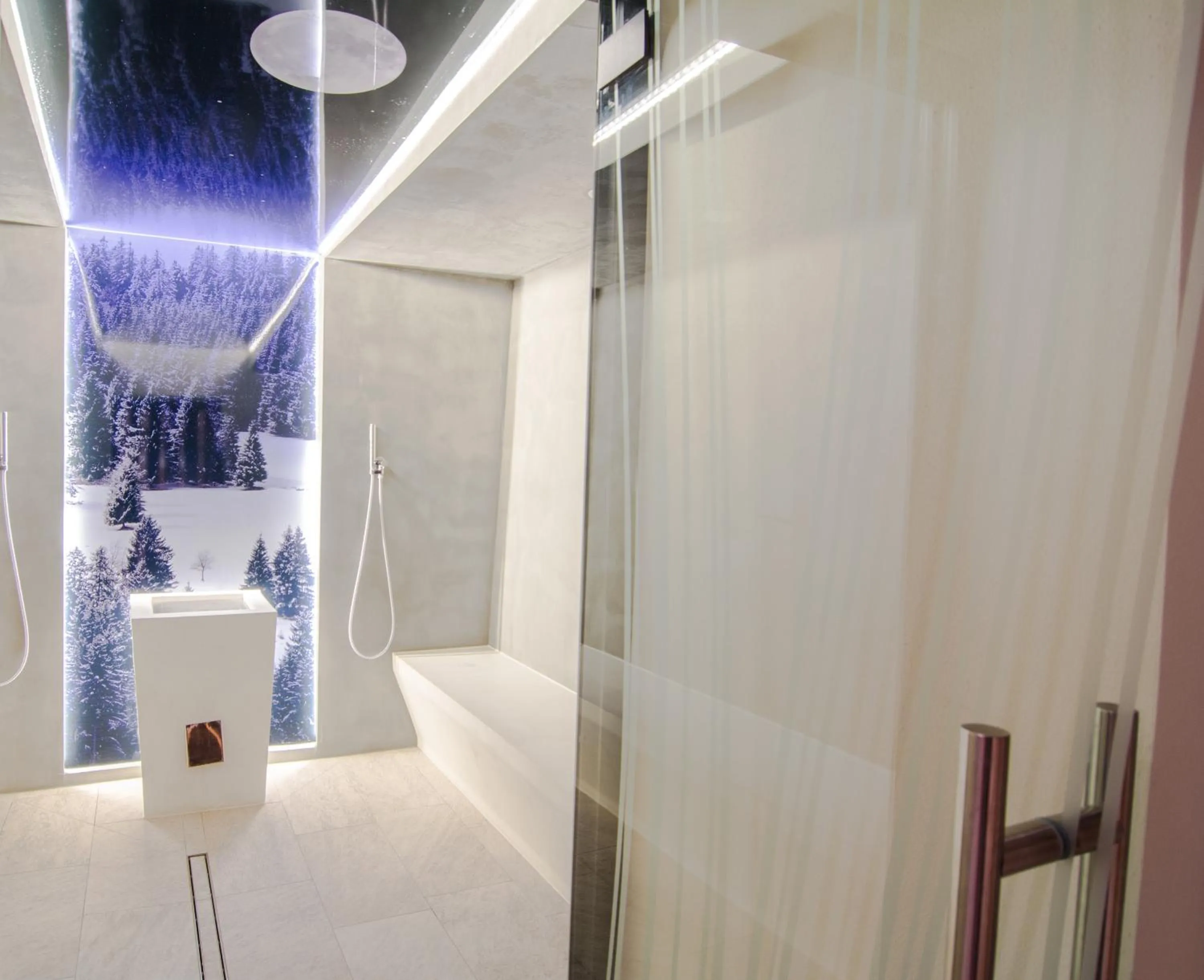 Bathroom in Hotel Alaska