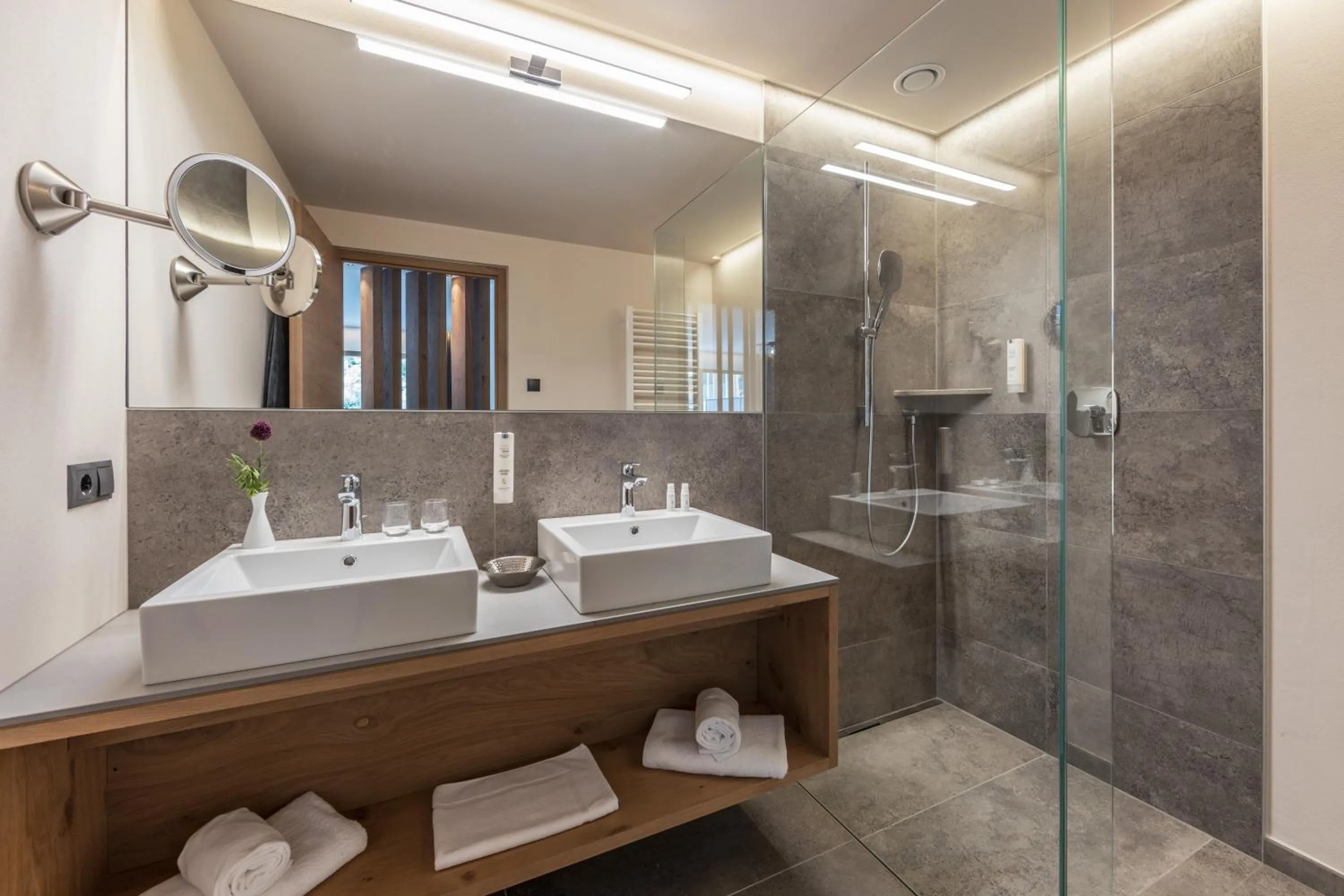Bathroom in Maraias - Luxury Suites & Apartments