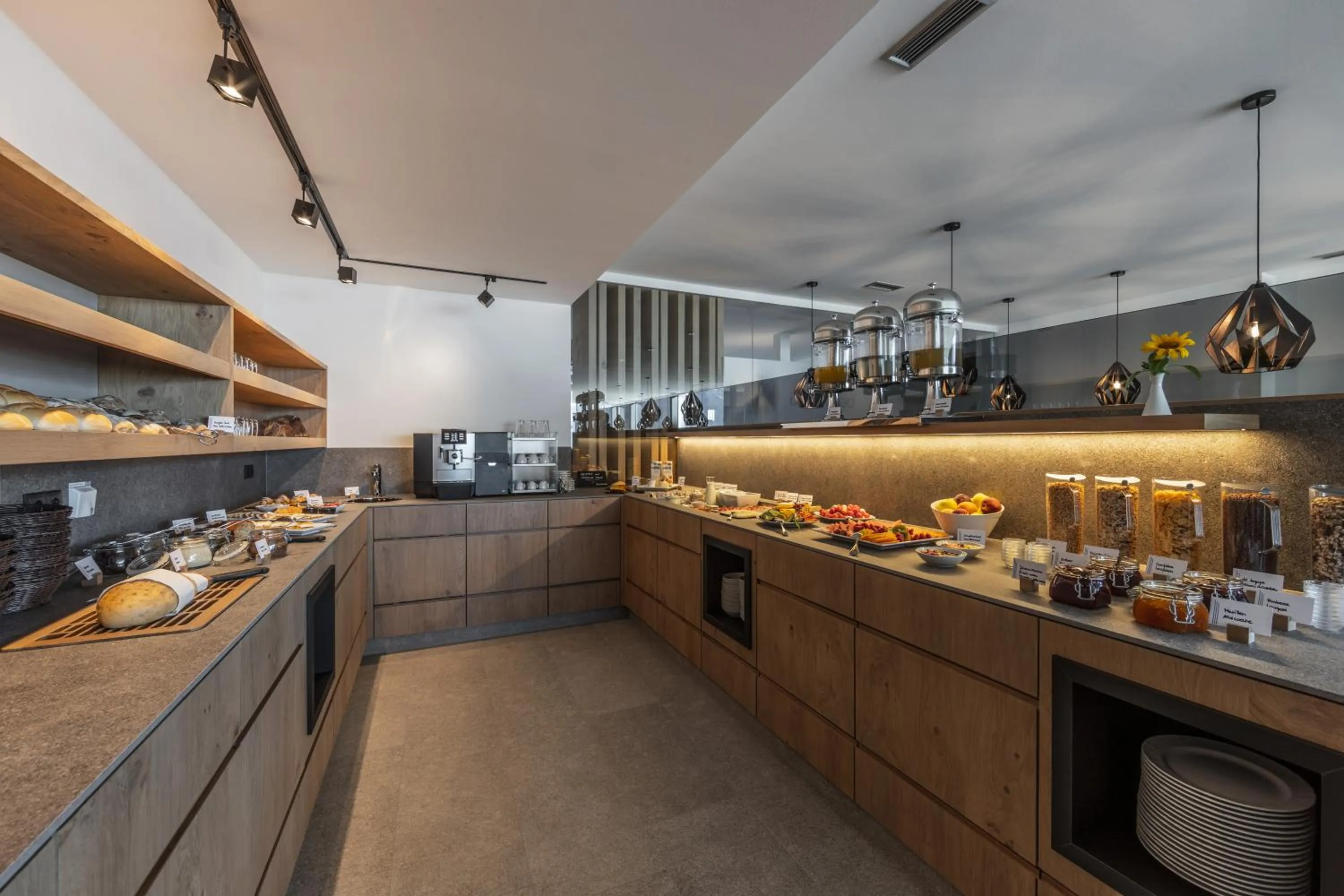 Breakfast in Maraias - Luxury Suites & Apartments