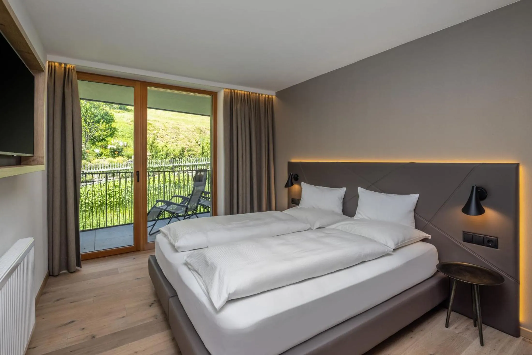 Bedroom, Bed in Maraias - Luxury Suites & Apartments