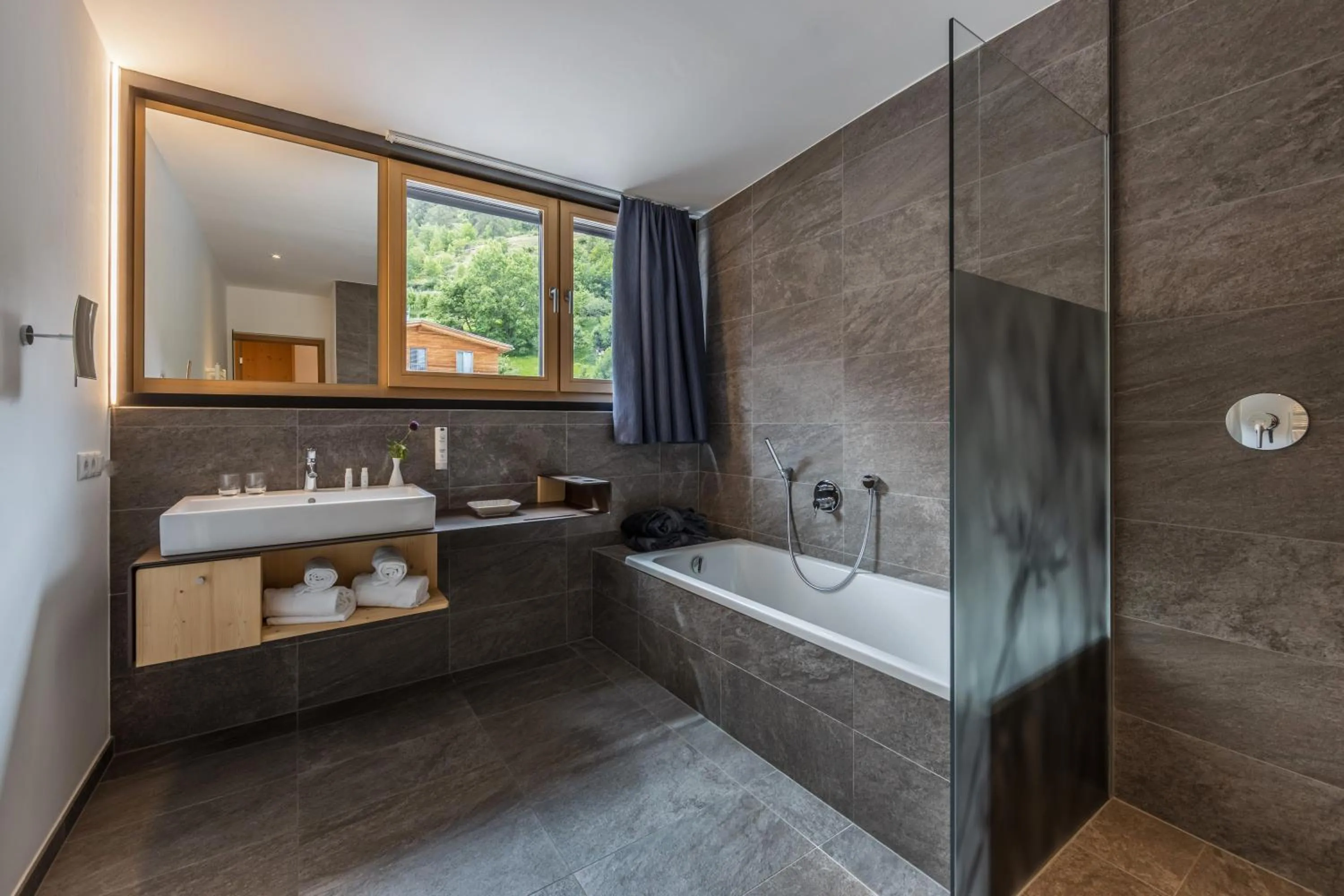 Bathroom in Maraias - Luxury Suites & Apartments