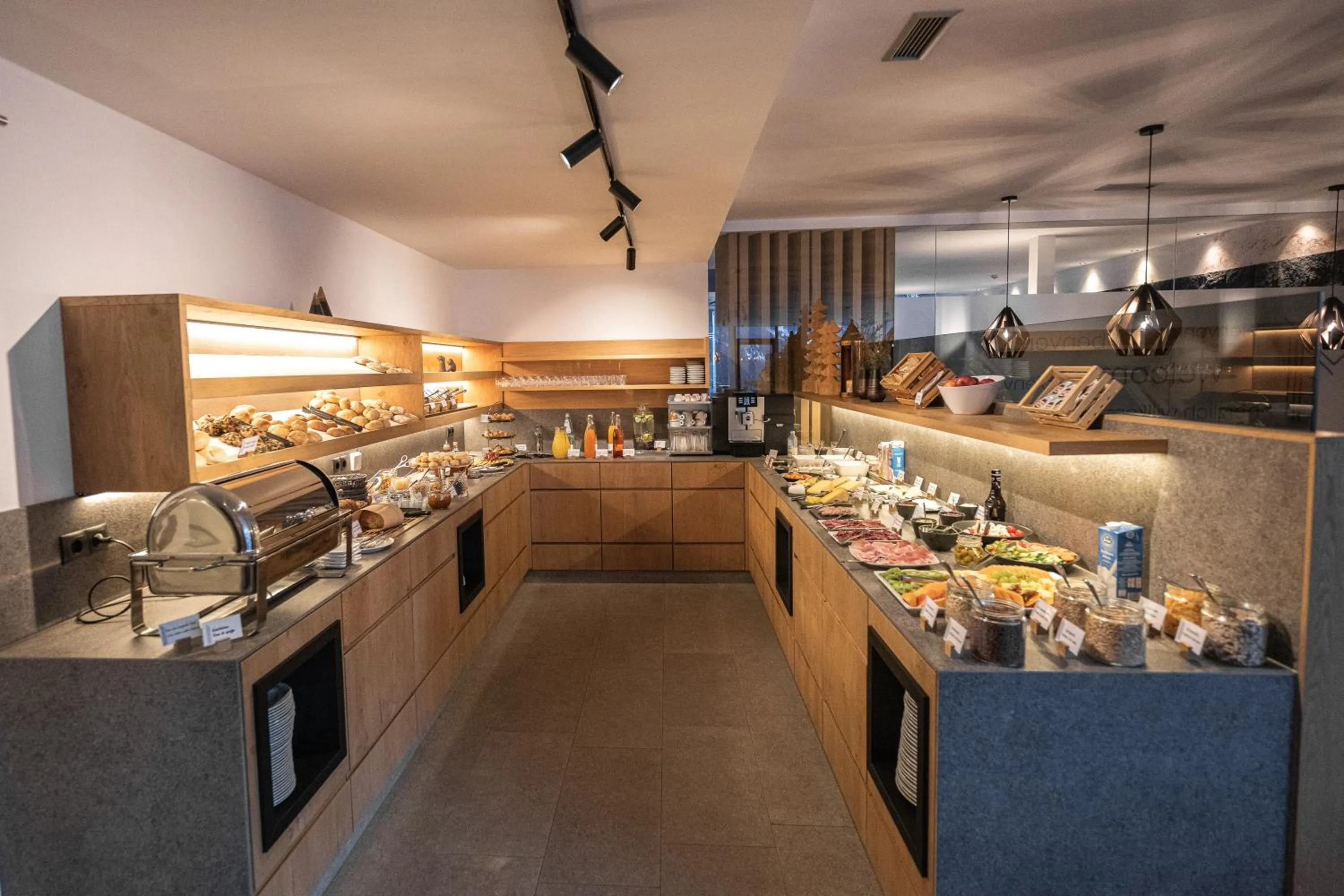 Buffet breakfast in Maraias - Luxury Suites & Apartments