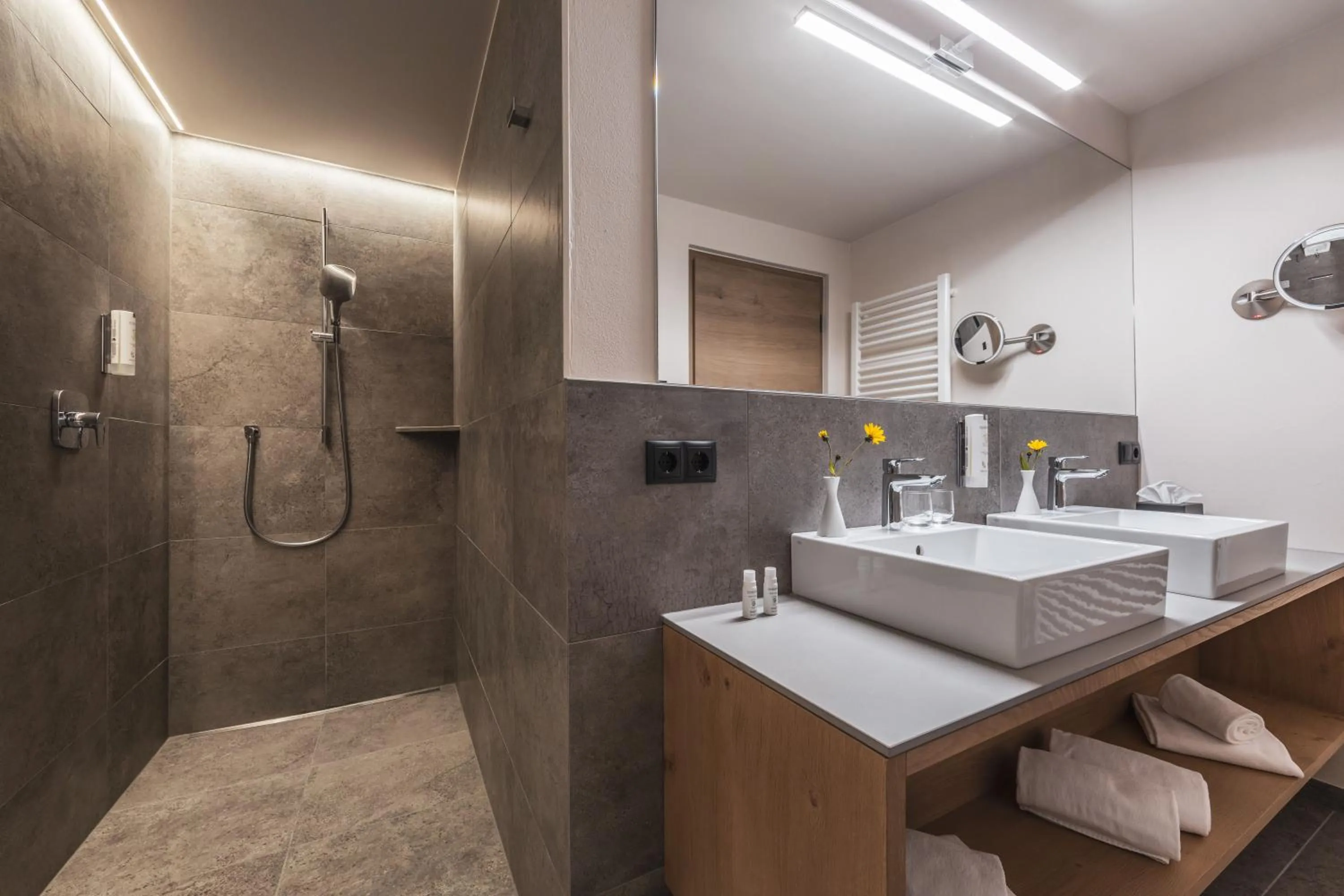 Bathroom in Maraias - Luxury Suites & Apartments