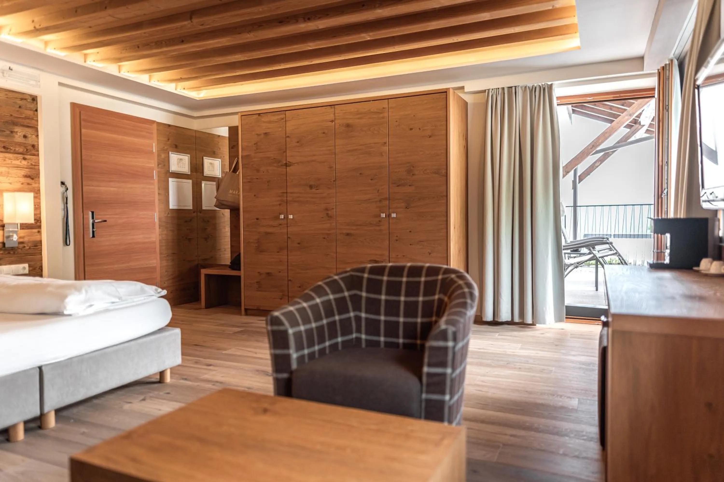 Bedroom, Bed in Maraias - Luxury Suites & Apartments