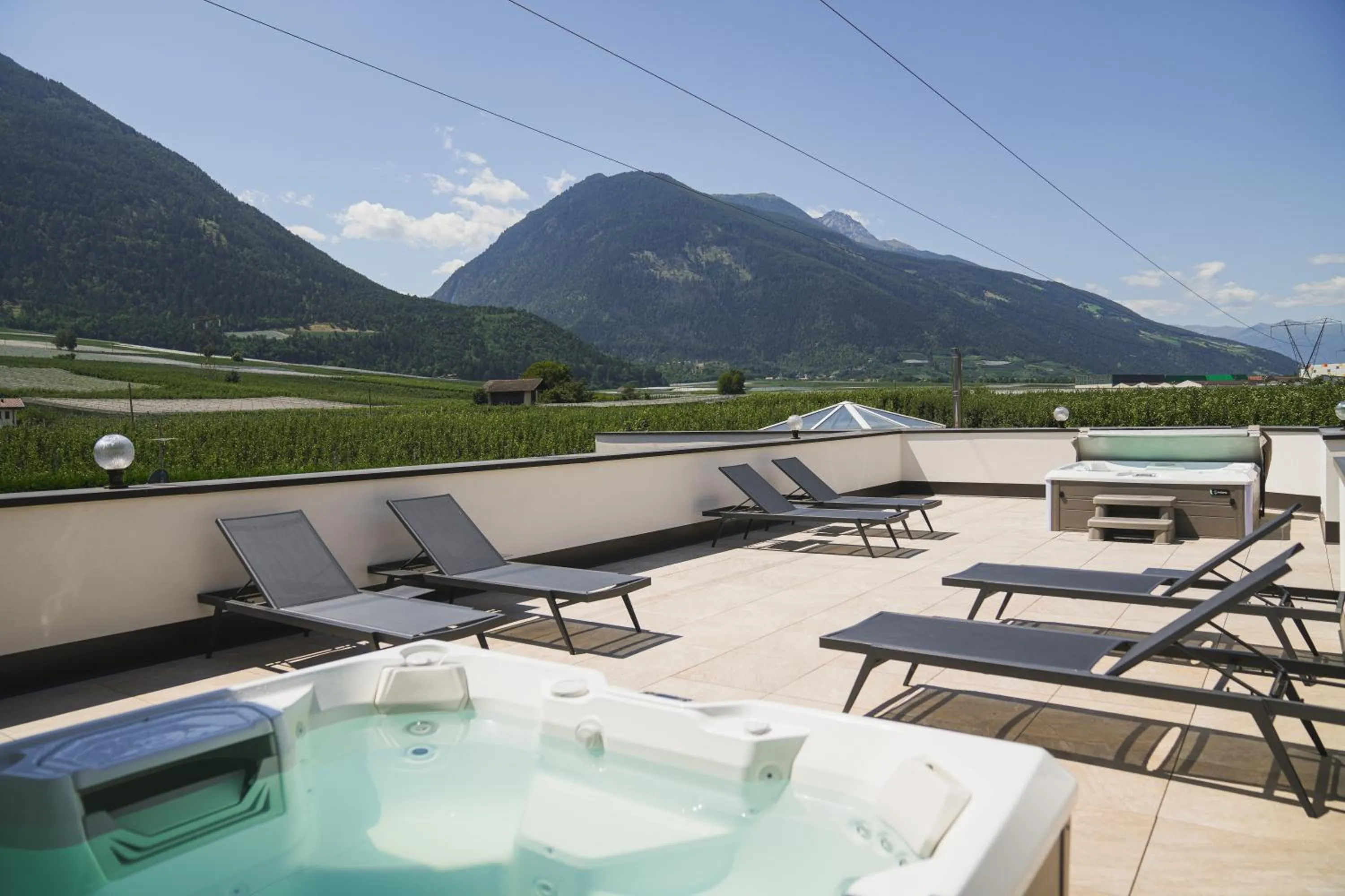 Hot Tub in Residence Montani